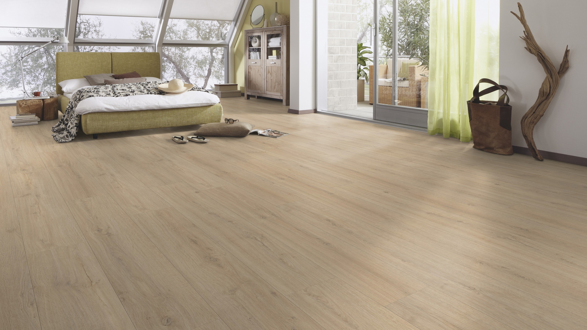 Milieubild Schlafzimmer im modernen Dachgeschoss - Meister Laminat LD 150 Felseneiche sand Milieubild Schlafzimmer im modernen Dachgeschoss - Meister 600017-1288198-07122