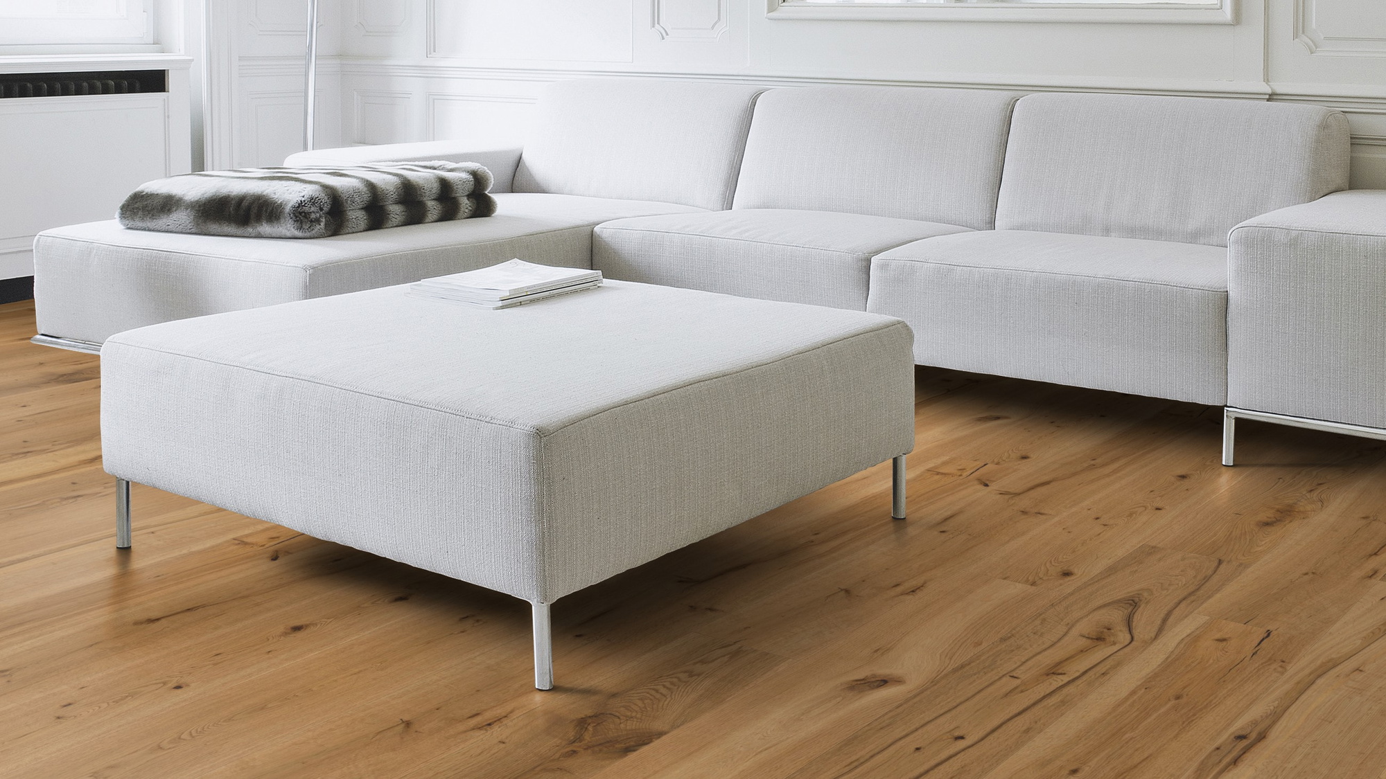 Milieubild Wohnzimmer mit Couch - Nahansicht - Wicanders Wise Parkett Essential Hamburg Milieubild Wohnzimmer mit Couch - Nahansicht - Wicanders Wise 82000873