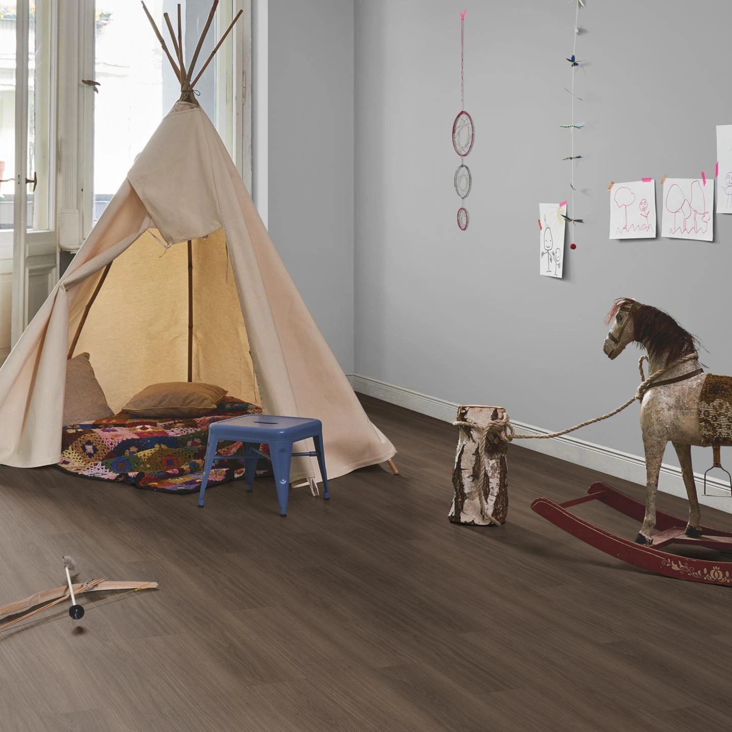 Milieubild Kinderzimmer in Stadtwohnung - Parador HDF Klick-Designboden Modular ONE Eiche Artemis kaffeebraun Milieubild Kinderzimmer in Stadtwohnung - Parador 1748719