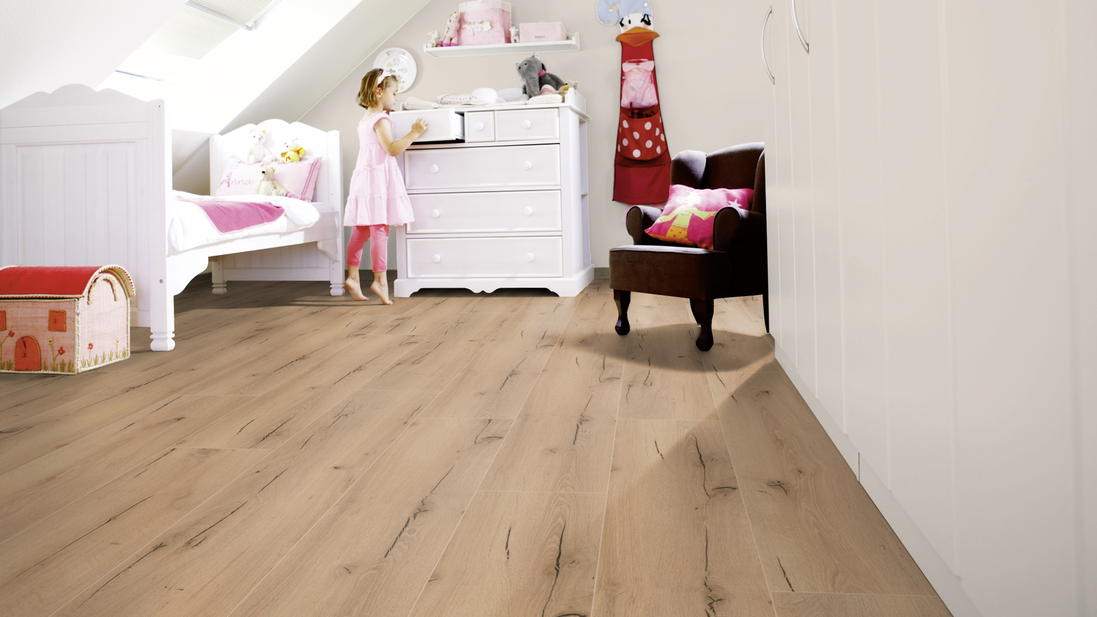 Milieubild Kinderzimmer mit weißer Kommode - wineo PL271R