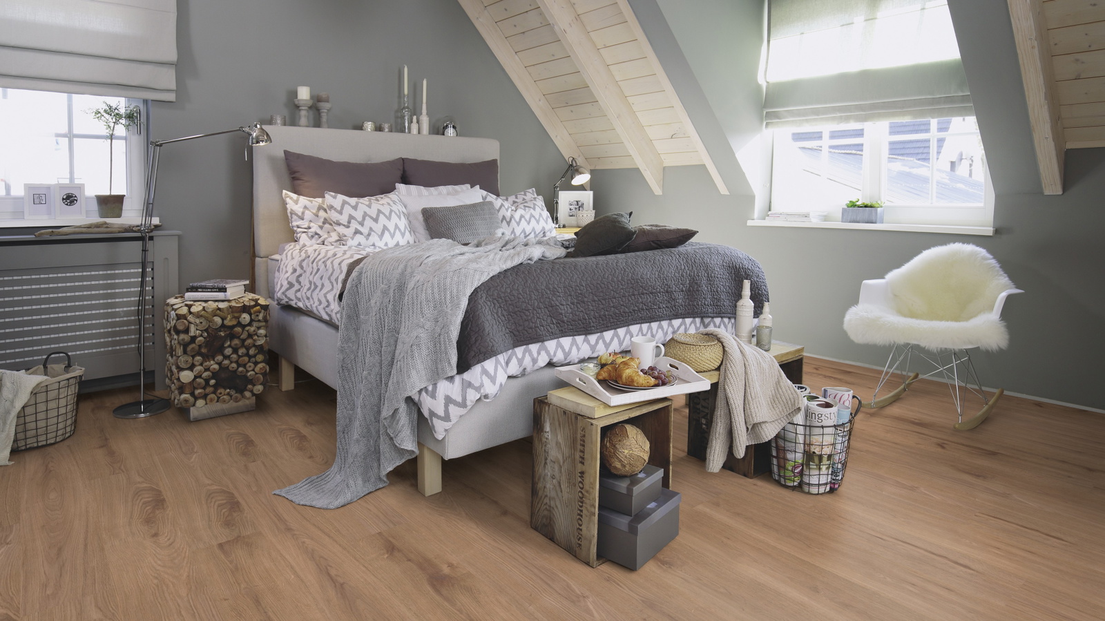 Milieubild Schlafzimmer im modernen Dachgeschoss - wineo MLP301R