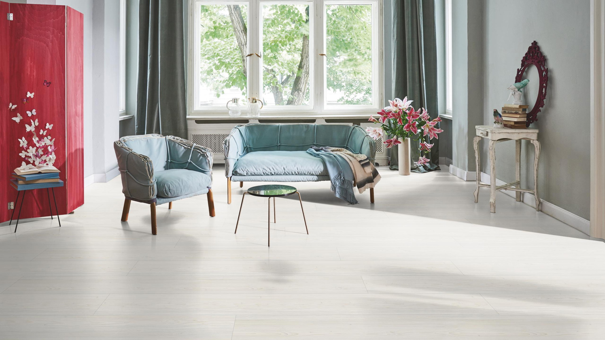 Milieubild Wohnzimmer in Stadtwohnung - Parador HDF Klick-Designboden Modular ONE Lärche Apollo weiß Milieubild Wohnzimmer in Stadtwohnung - Parador 1748728