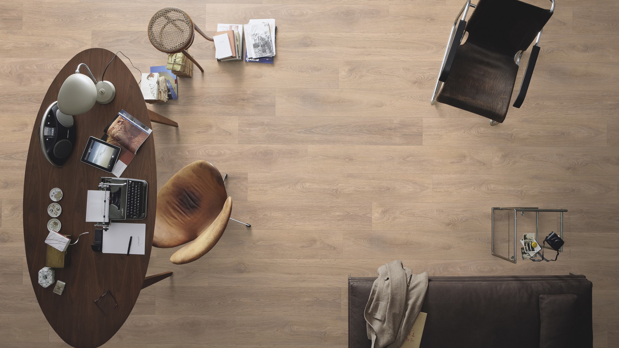 Milieubild Büro mit ovalem Tisch - Draufsicht - Meister Laminat LD 150 Eiche sand Milieubild Büro mit ovalem Tisch - Draufsicht - Meister 600017-1288198-07004