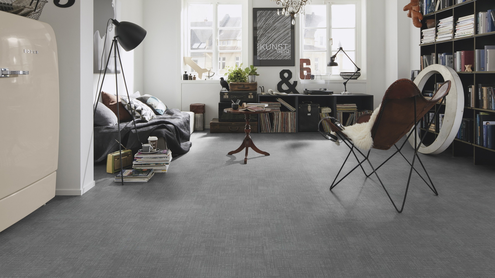Milieubild Kompaktes Wohnzimmer mit Bücherregal - wineo PL15600GXL