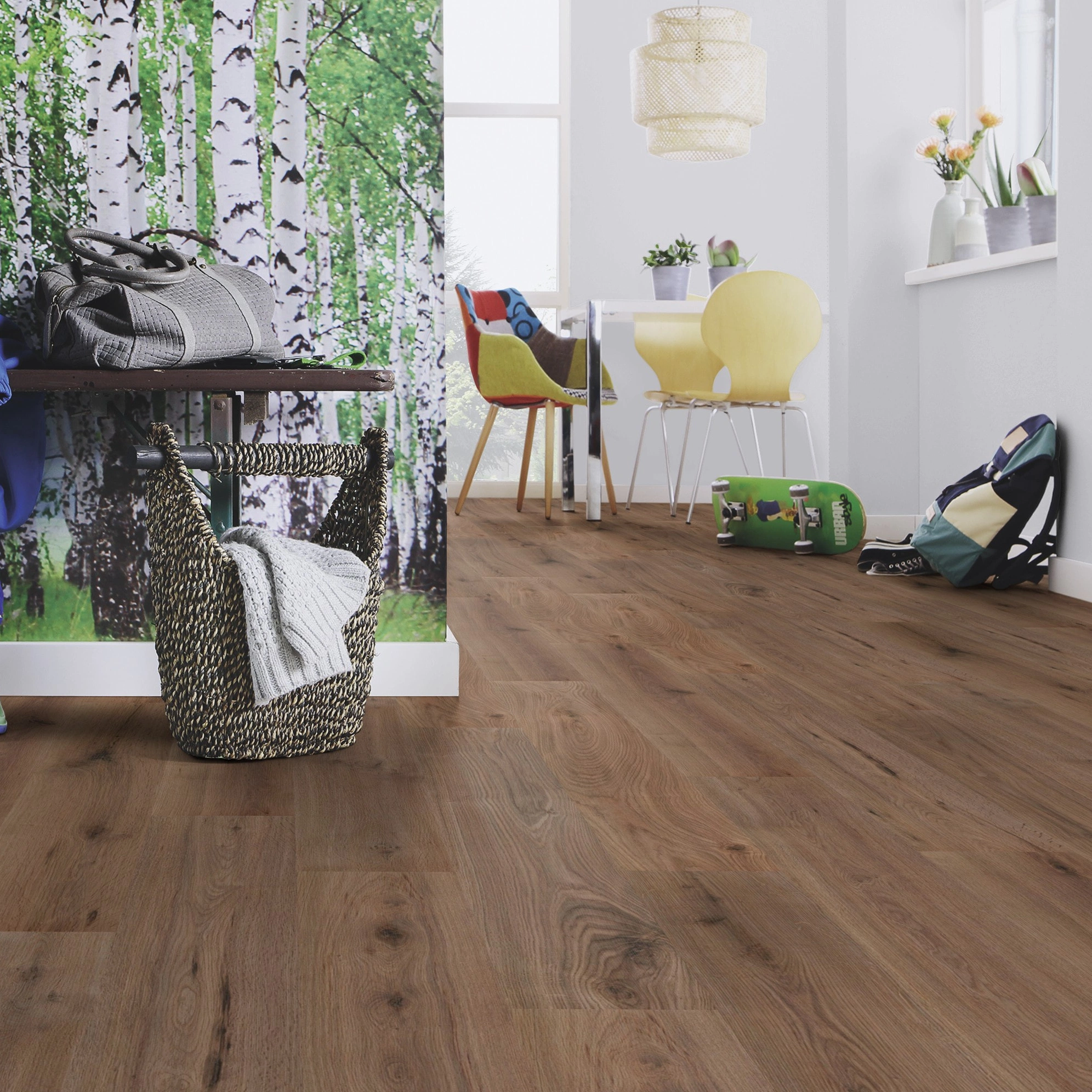 Milieubild Esszimmer mit Flur und Sitzbank - wineo Klebe-Bioboden PURLINE wineo 1000 wood L Strong Oak Cappuccino Milieubild Esszimmer mit Flur und Sitzbank - wineo PL303R