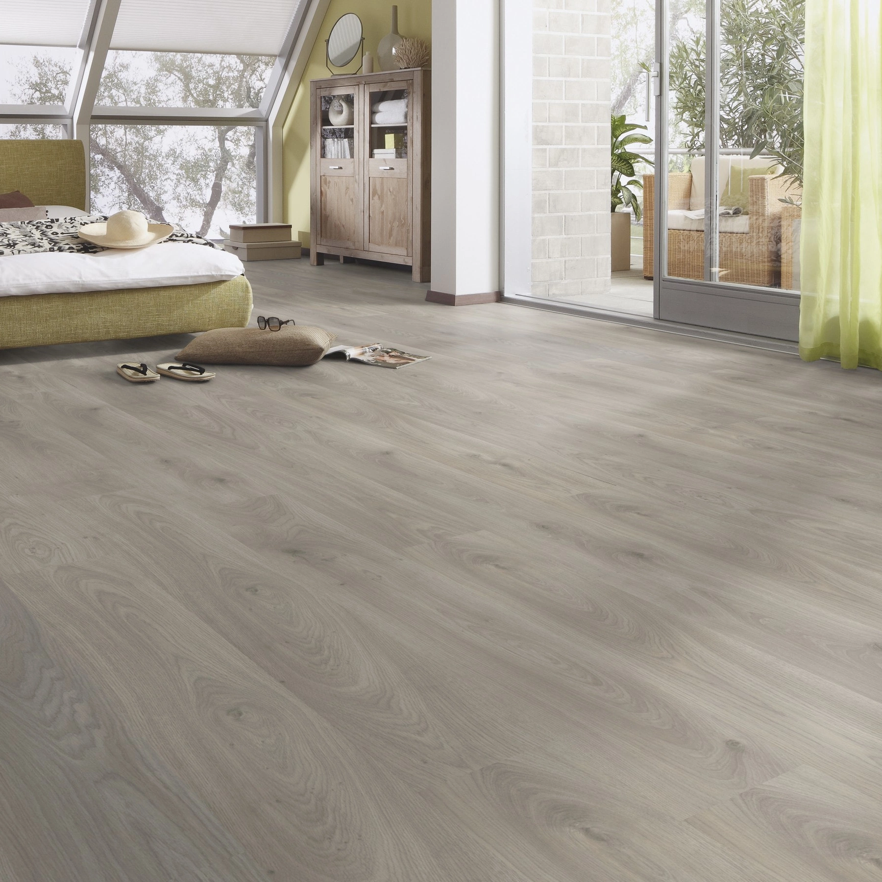 Milieubild Schlafzimmer im modernen Dachgeschoss - MEISTER Laminat LC 150 Eiche Monclair Milieubild Schlafzimmer im modernen Dachgeschoss - MEISTER 600014-1288198-07148