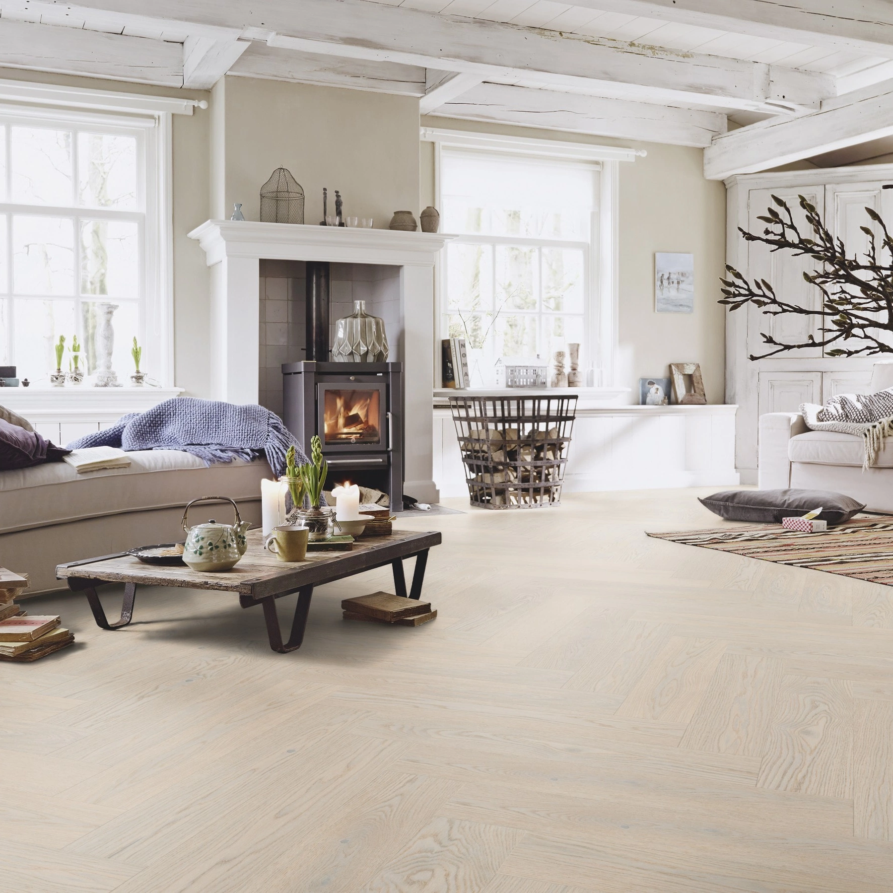 Milieubild Wohnzimmer im Landhaus-Stil - MEISTER Holzboden HS 500 Lindura Eiche classic arcticweiß Milieubild Wohnzimmer im Landhaus-Stil - MEISTER 500010-0700140-08927