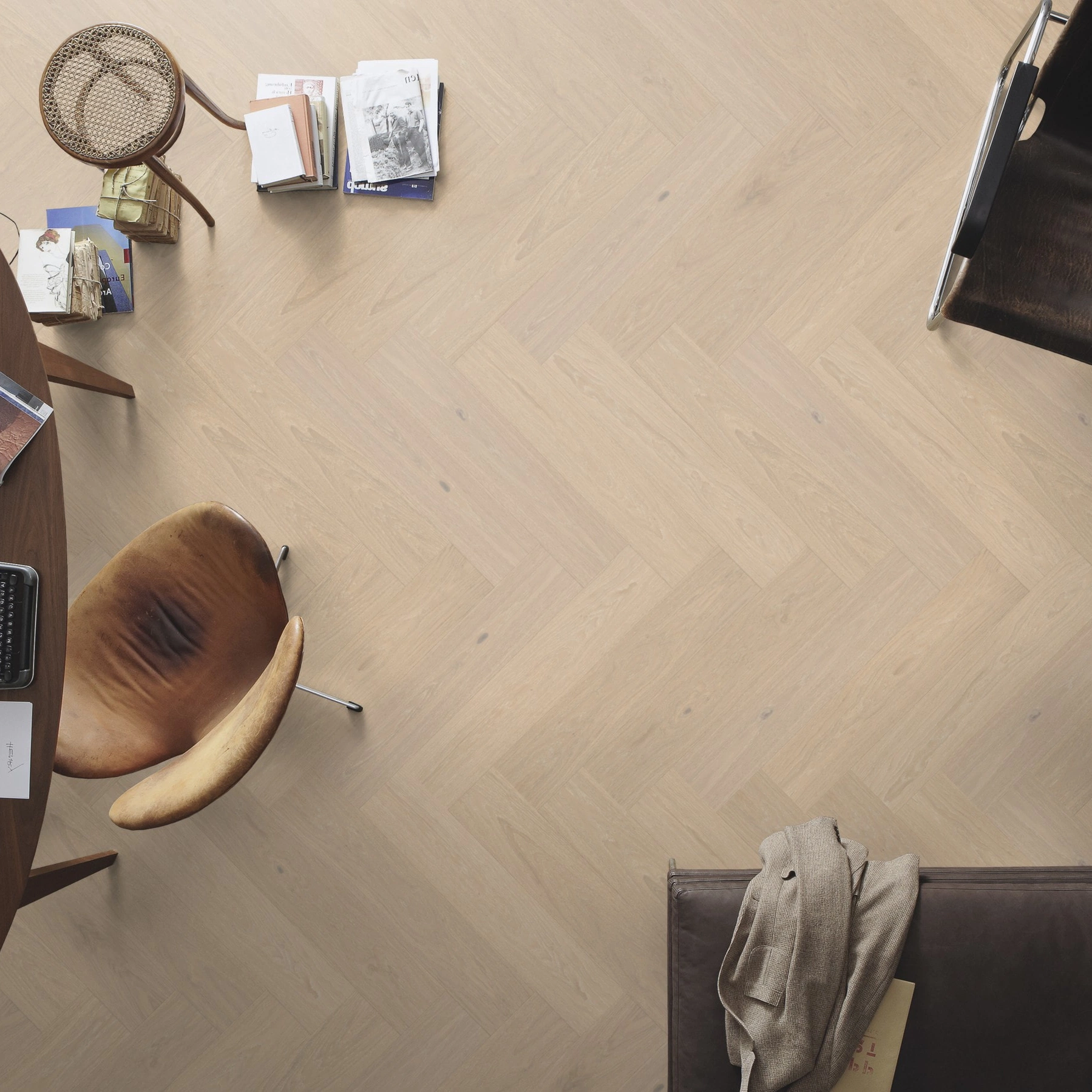Milieubild Büro mit ovalem Tisch - Draufsicht - MEISTER Holzboden HS 500 Lindura Eiche classic champagner Milieubild Büro mit ovalem Tisch - Draufsicht - MEISTER 500010-0700140-08930