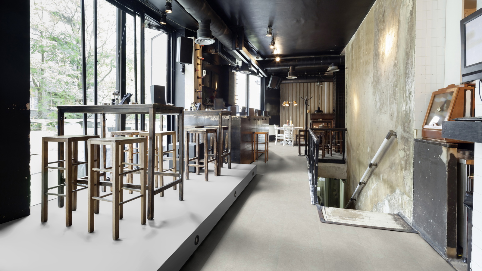 Milieubild Restaurant - Bar mit Tischen und Hockern - wineo PL15409SXL
