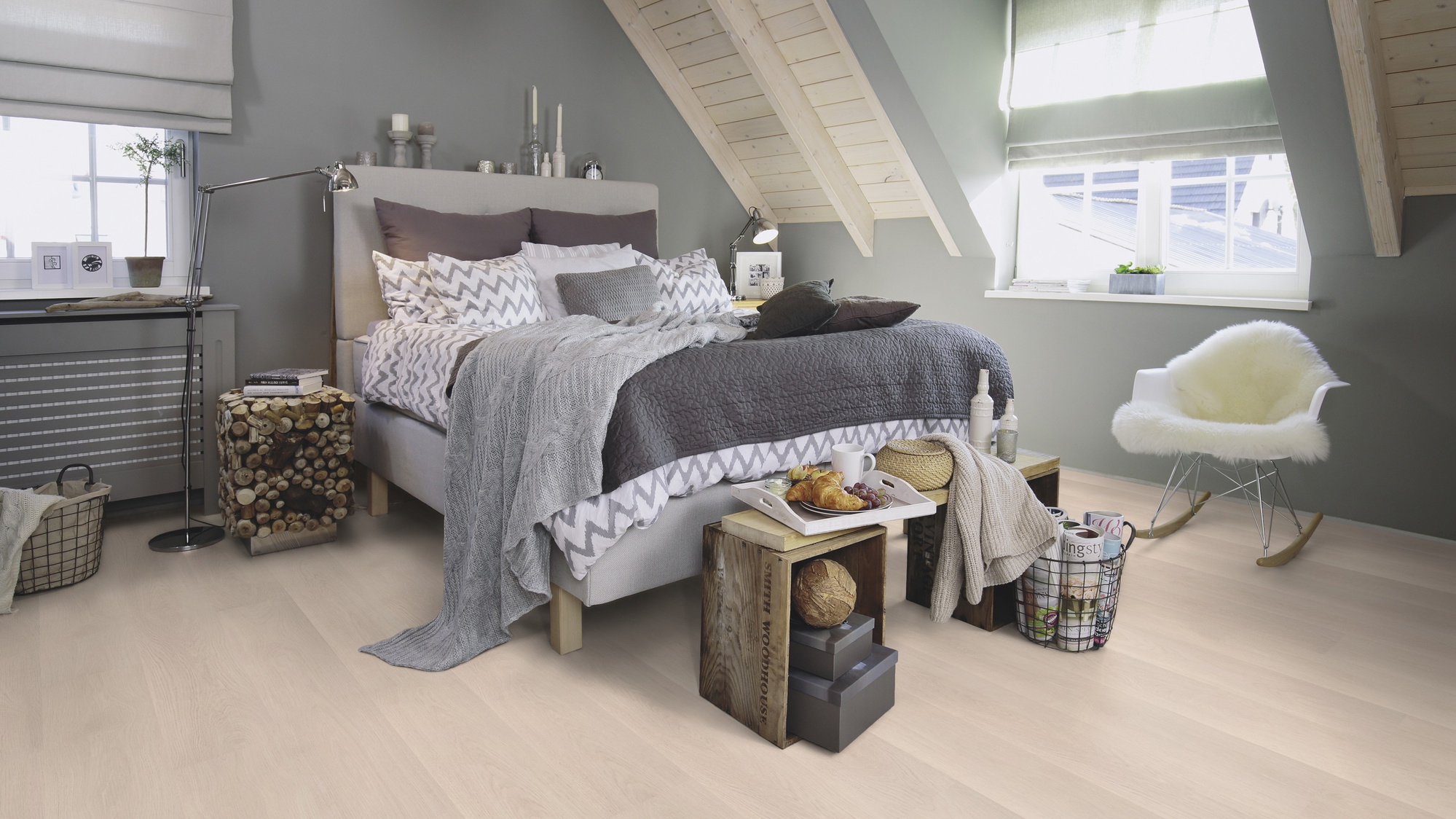 Milieubild Schlafzimmer im modernen Dachgeschoss - wineo PLC295R