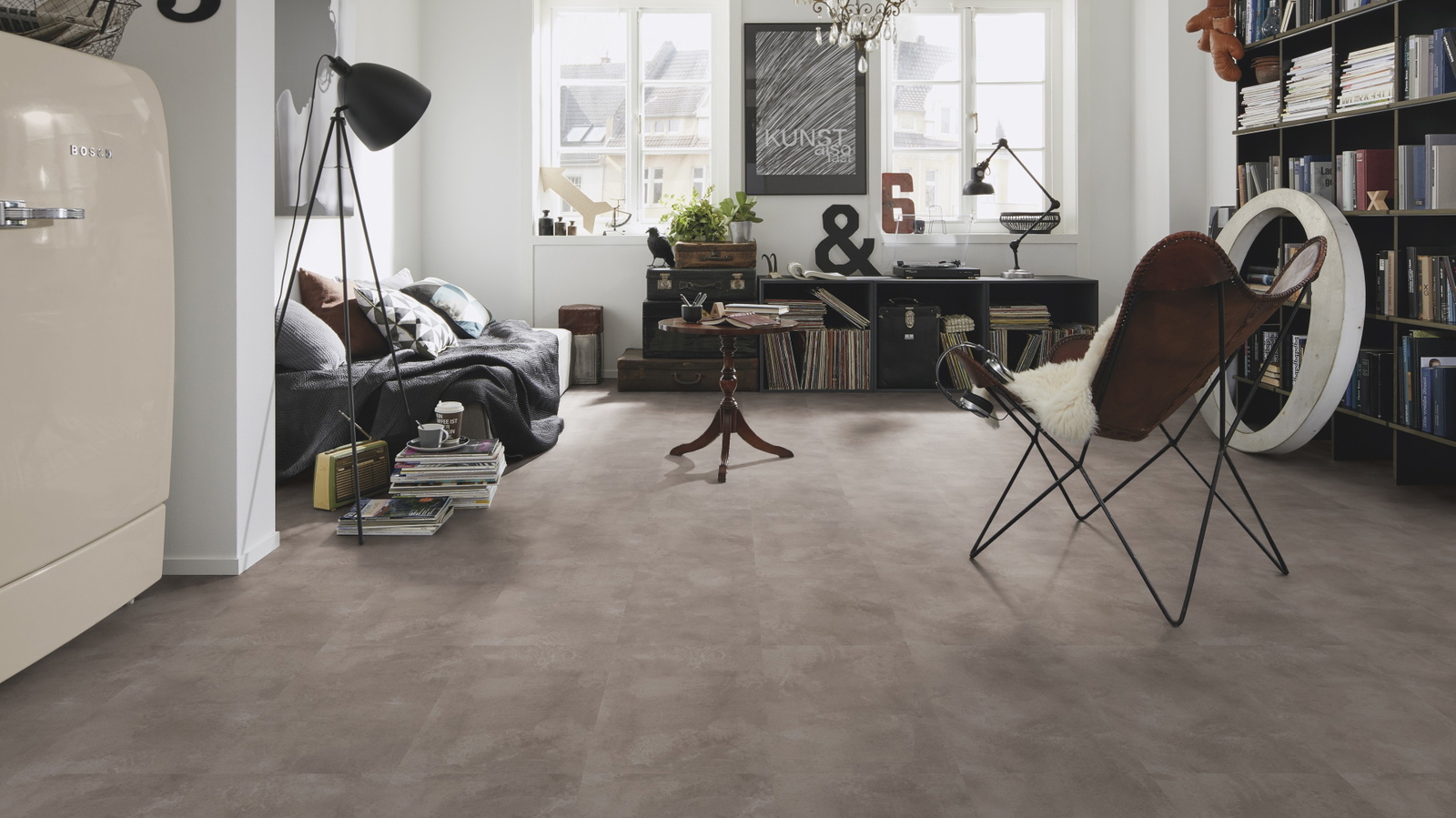 Milieubild Kompaktes Wohnzimmer mit Bücherregal - wineo PL318R