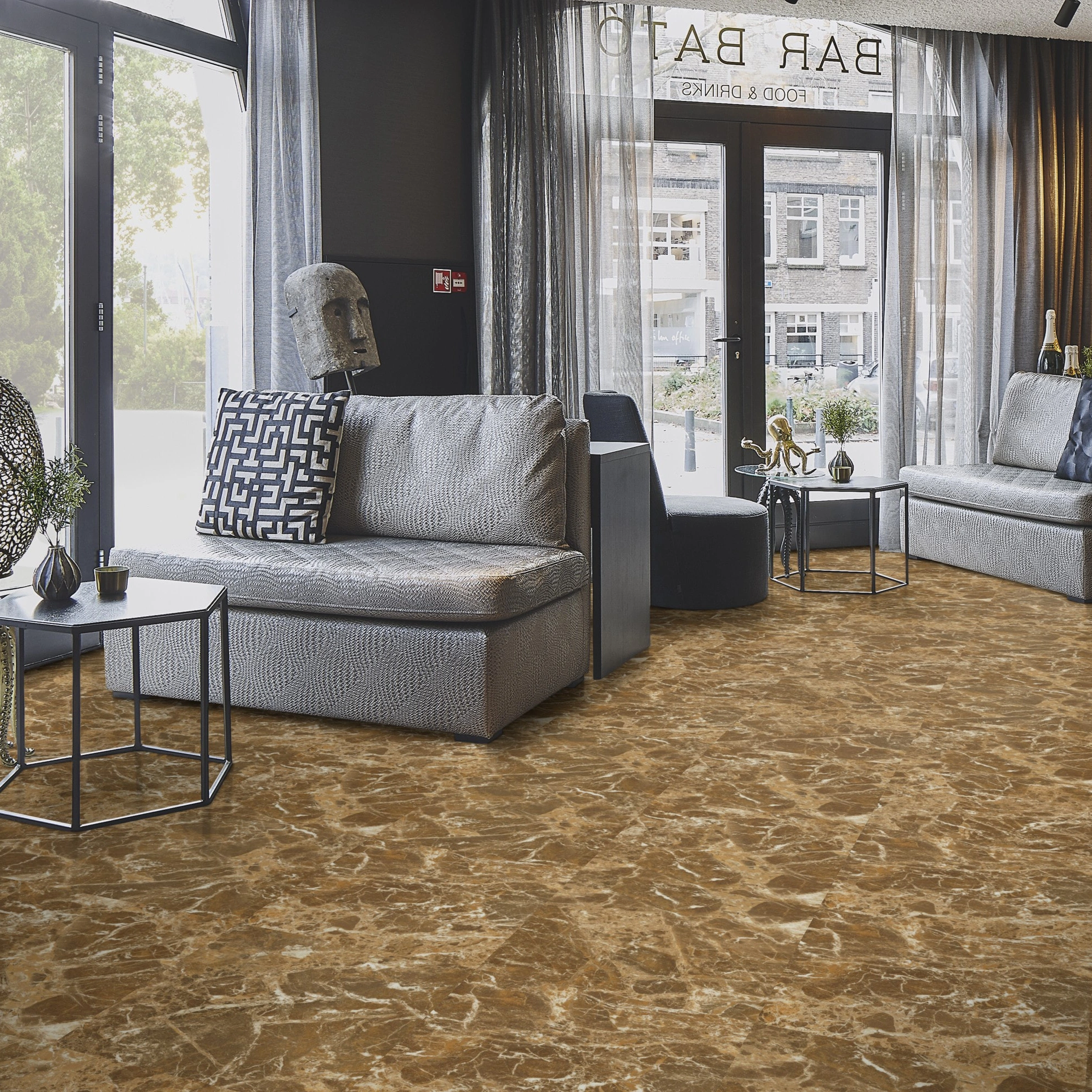 Milieubild Lounge in Hotelbar - Forbo Flooring Klebe-Vinyl Allura Dryback 0.55 Material Ochre Marble Milieubild Lounge in Hotelbar - Forbo Flooring 243645