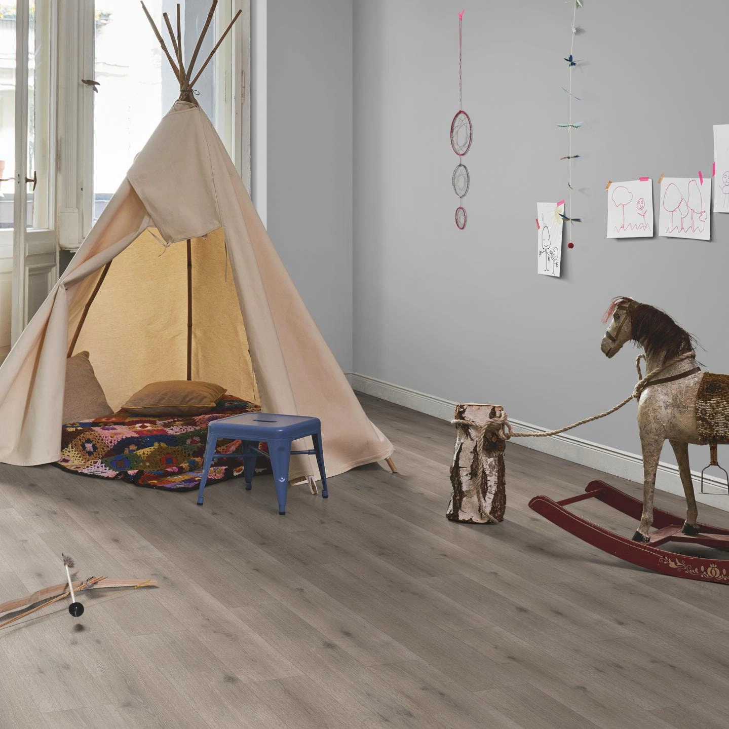 Milieubild Kinderzimmer in Stadtwohnung - Parador HDF Klick-Designboden Modular ONE Eiche Urban grau Milieubild Kinderzimmer in Stadtwohnung - Parador 1730771