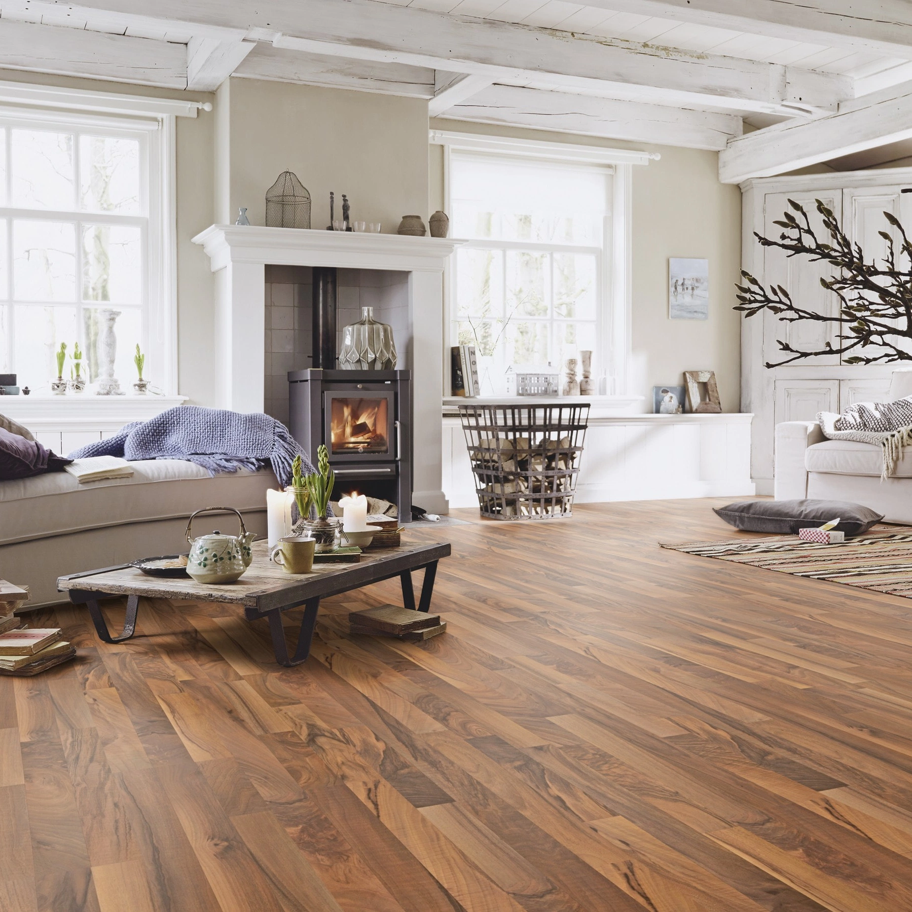 Milieubild Wohnzimmer im Landhaus-Stil - MEISTER Laminat LC 55 Nussbaum Milieubild Wohnzimmer im Landhaus-Stil - MEISTER 600012-1288198-00211