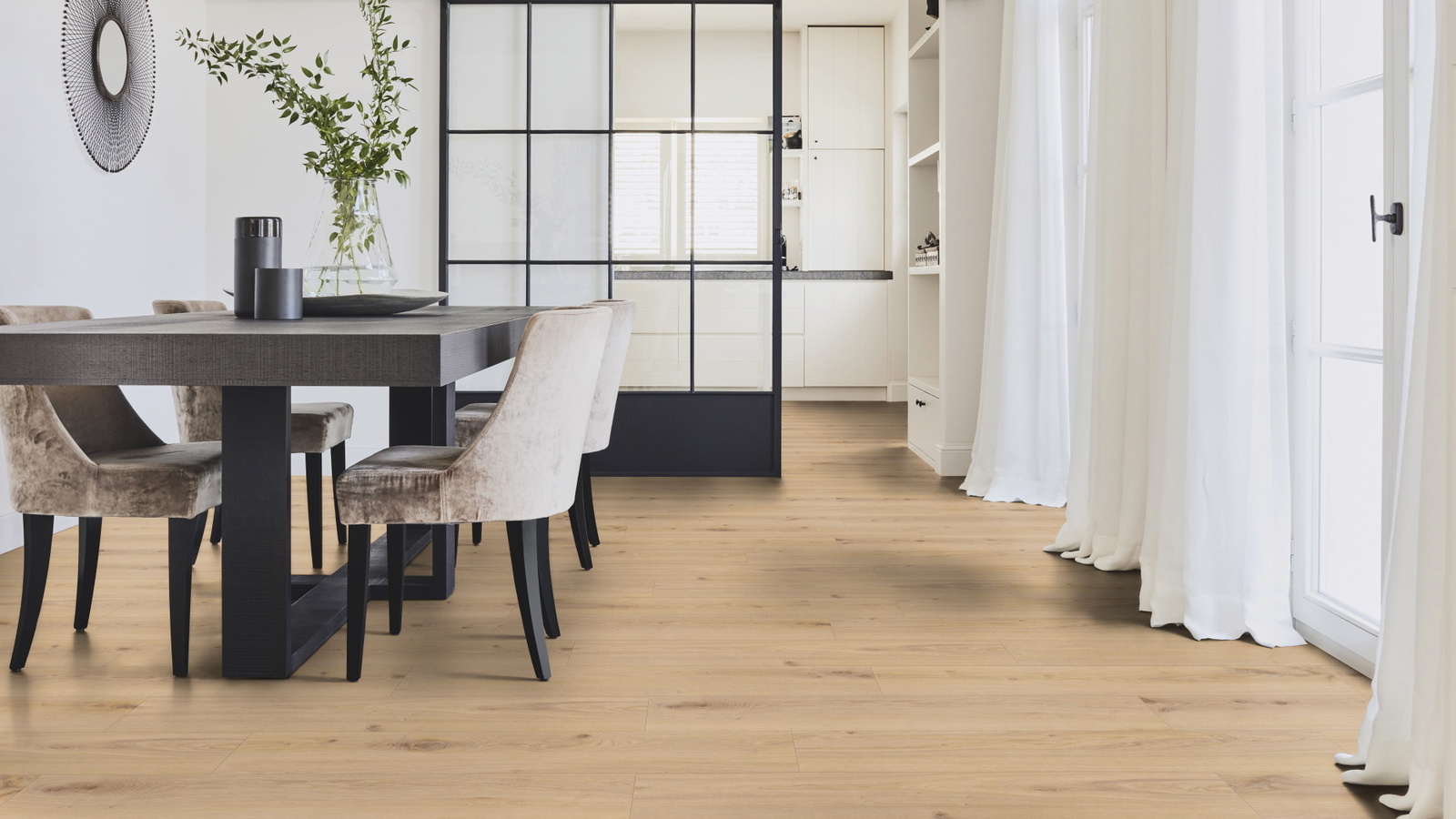 Milieubild Modernes Esszimmer mit Glas-Schiebetür - Tarkett 260053003