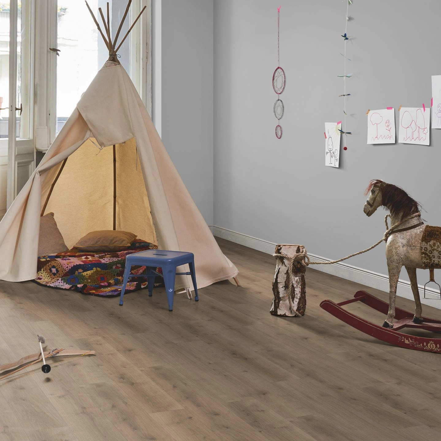 Milieubild Kinderzimmer in Stadtwohnung - Parador HDF Klick-Designboden Modular ONE Eiche Pure perlgrau Milieubild Kinderzimmer in Stadtwohnung - Parador 1730768