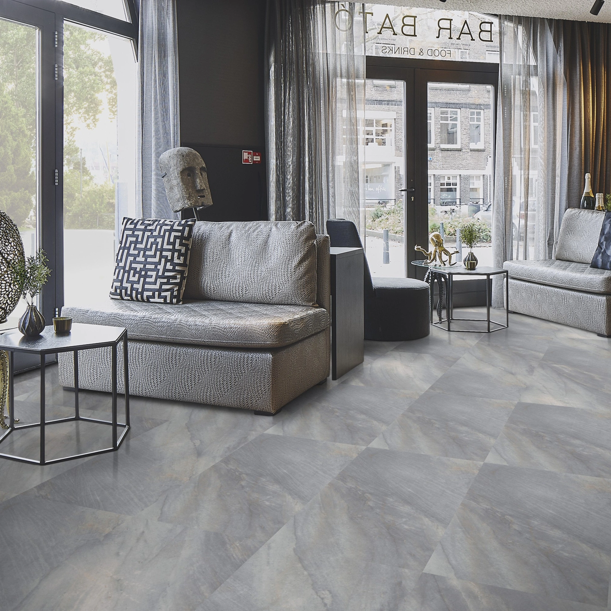 Milieubild Lounge in Hotelbar - Forbo Flooring Klebe-Vinyl Allura Dryback 0.55 Material Cool Natural Stone Milieubild Lounge in Hotelbar - Forbo Flooring 243668