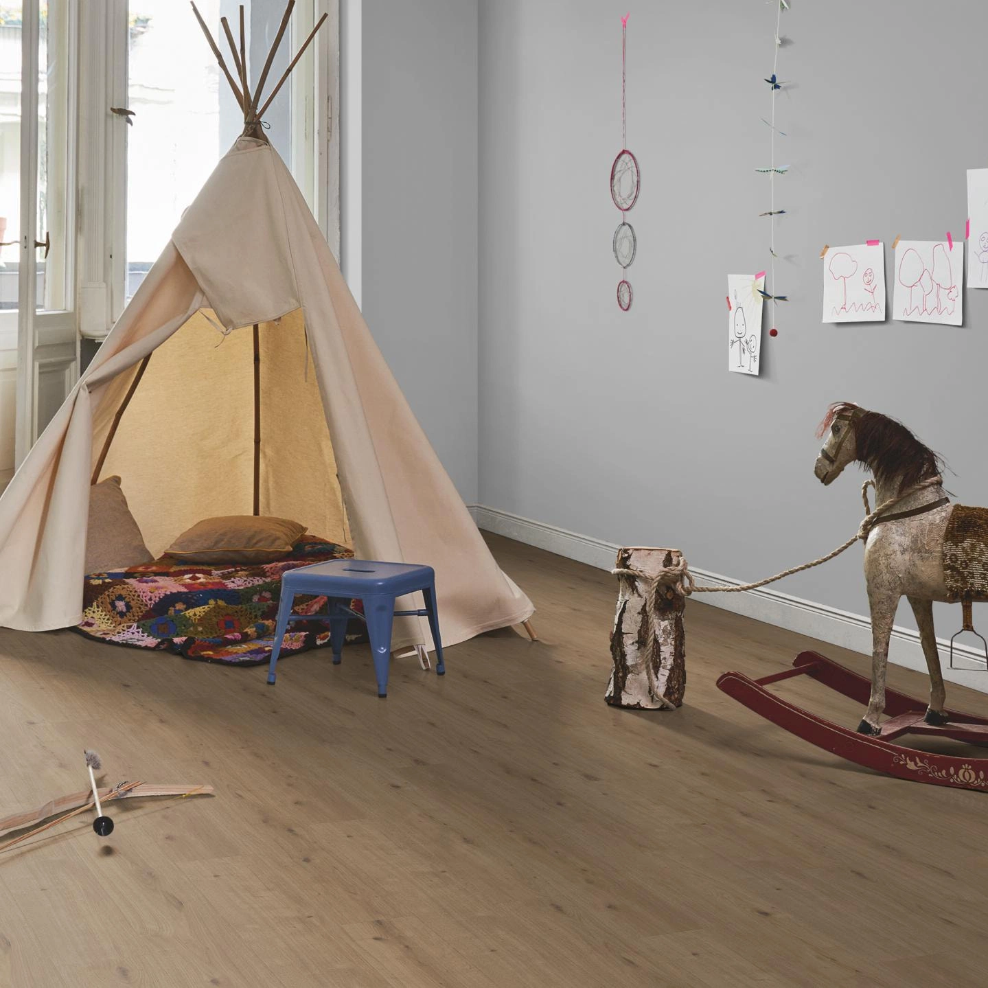 Milieubild Kinderzimmer in Stadtwohnung - Parador HDF Klick-Designboden Modular ONE Eiche Atmosphere umbra Milieubild Kinderzimmer in Stadtwohnung - Parador 1744546