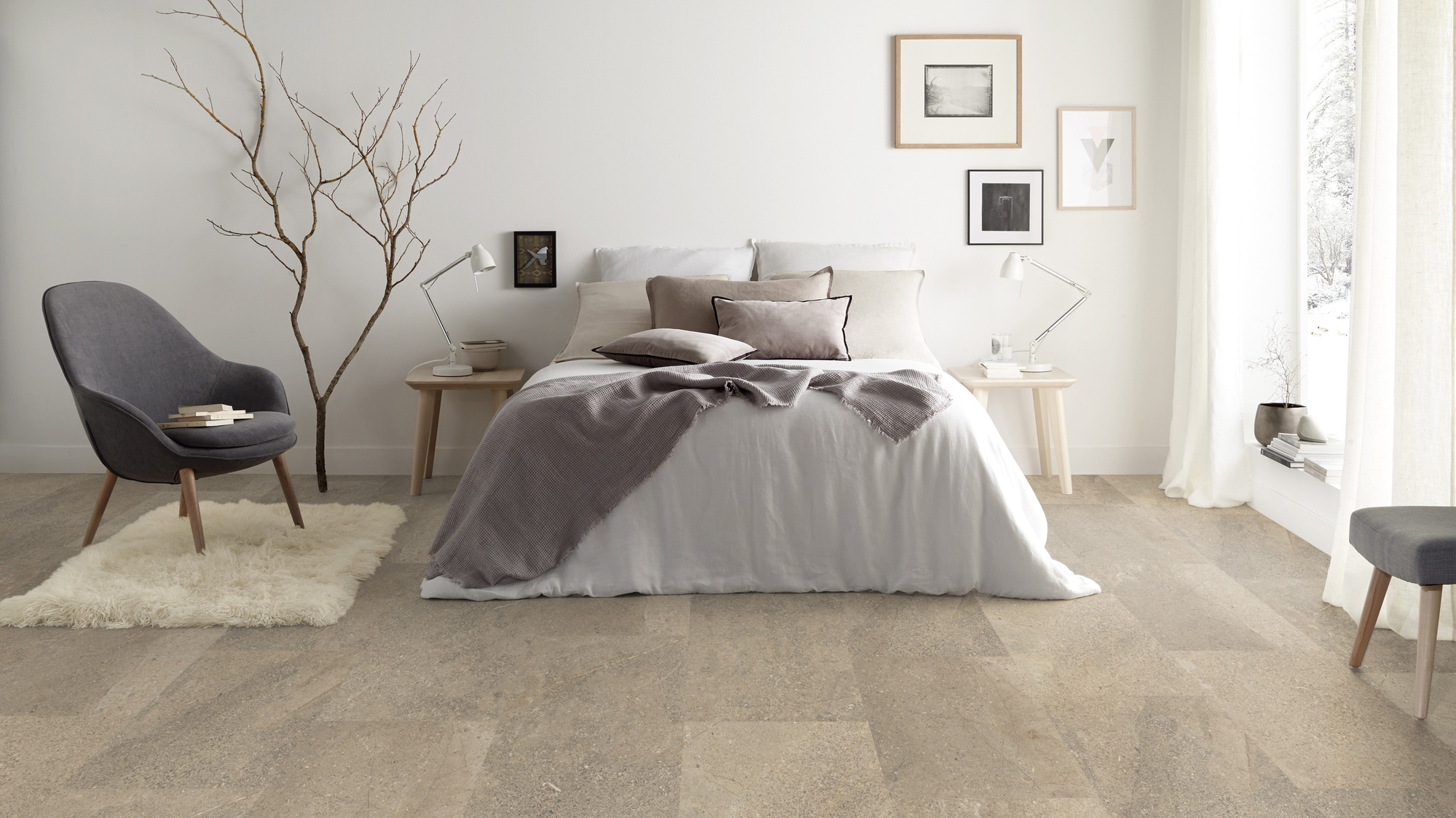 Milieubild Modernes Schlafzimmer - Bett dekoriert mit Kissen - Tarkett 260008037