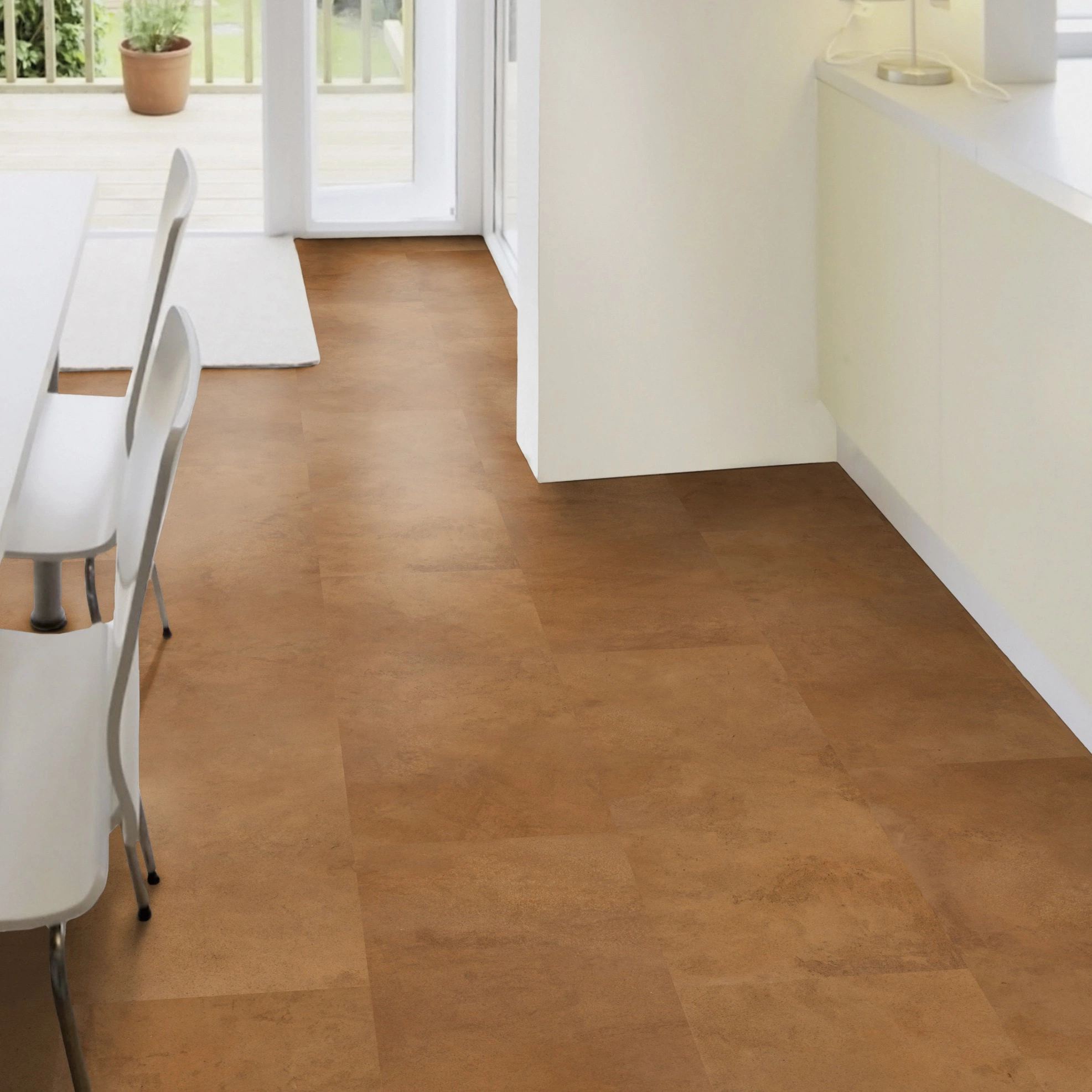 Milieubild Esszimmer mit Terrassentür - Wicanders Wise HDF Klick-Designboden stone Natural Elegant Plaster Camel Milieubild Esszimmer mit Terrassentür - Wicanders Wise 80003903