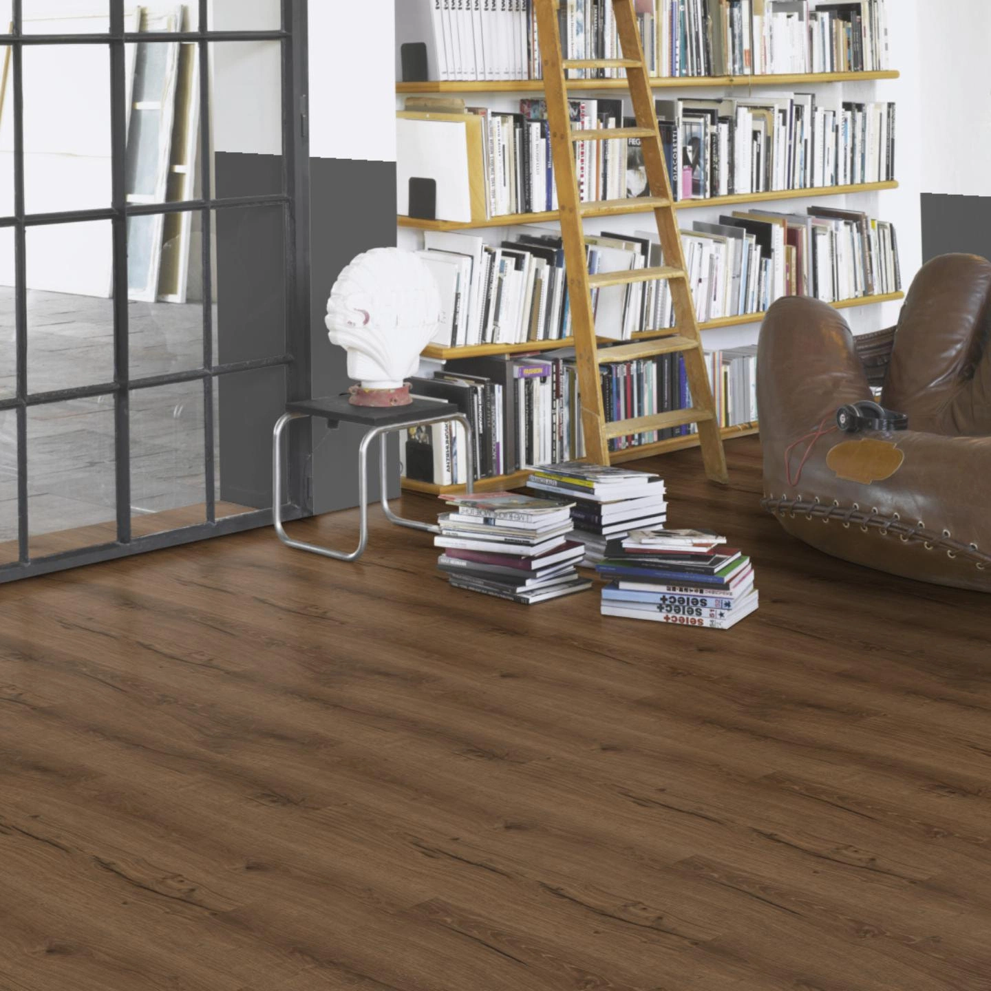 Milieubild Modernes Wohnzimmer mit Atelier - Parador Klebe-Vinyl Basic 2.0 Eiche Cambridge geräuchert Milieubild Modernes Wohnzimmer mit Atelier - Parador 1748821