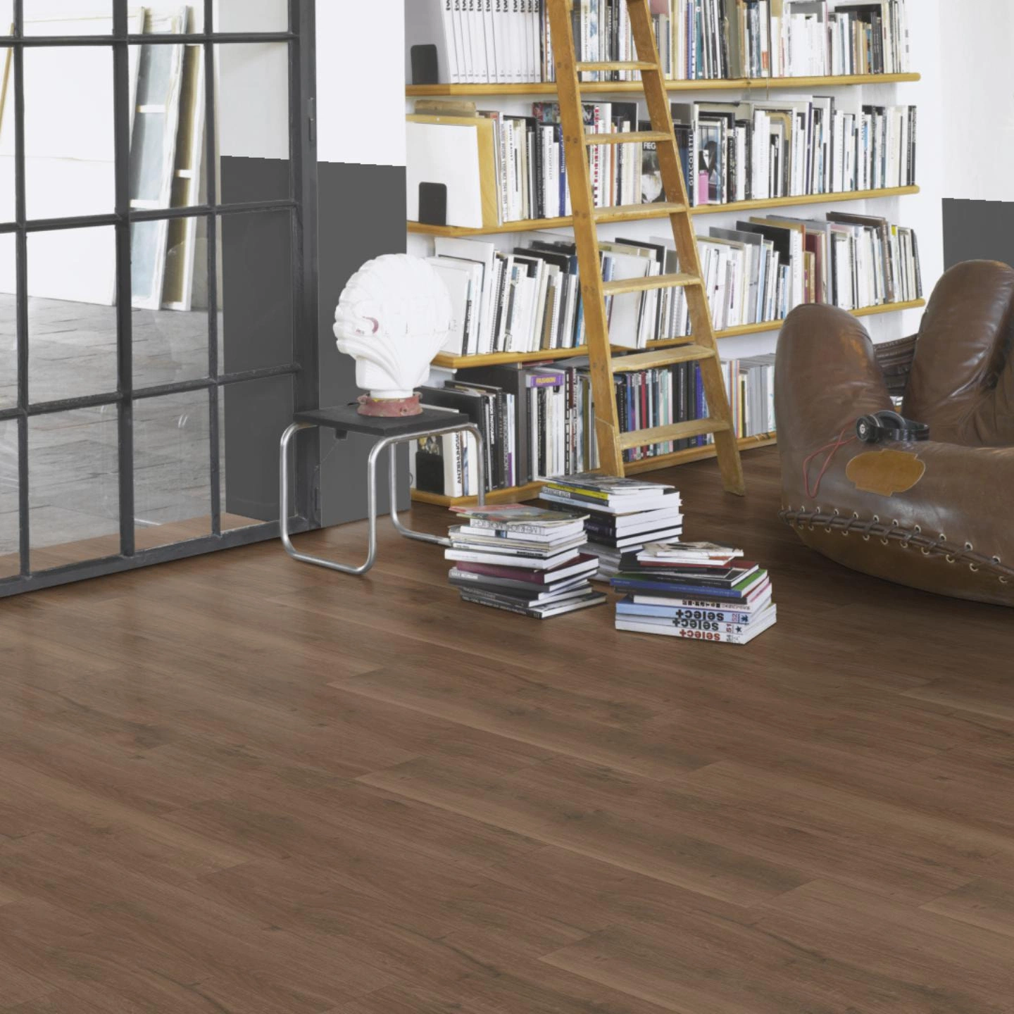 Milieubild Modernes Wohnzimmer mit Atelier - Parador HDF Klick-Designboden Modular ONE Eiche Spirit geräuchert Milieubild Modernes Wohnzimmer mit Atelier - Parador 1730773