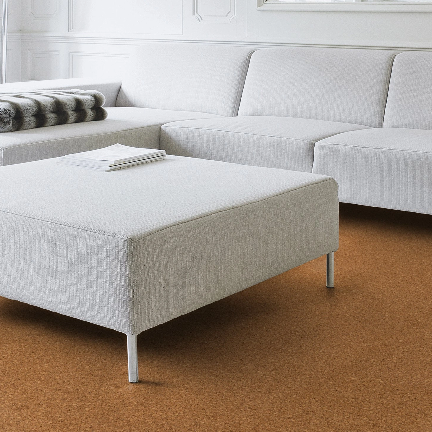 Milieubild Wohnzimmer mit Couch - Nahansicht - Wicanders Wise HDF Klick-Korkboden cork Go Moment Milieubild Wohnzimmer mit Couch - Nahansicht - Wicanders Wise 80001631