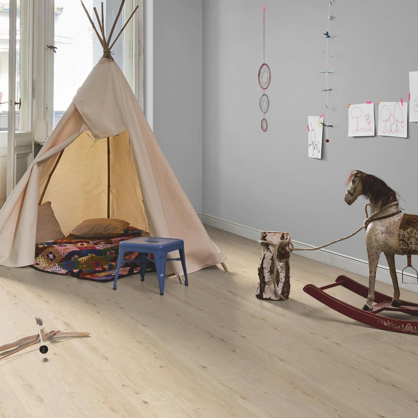 Milieubild Kinderzimmer in Stadtwohnung - Parador HDF Klick-Designboden Modular ONE Eiche Atmosphere geschliffen Milieubild Kinderzimmer in Stadtwohnung - Parador 1744555