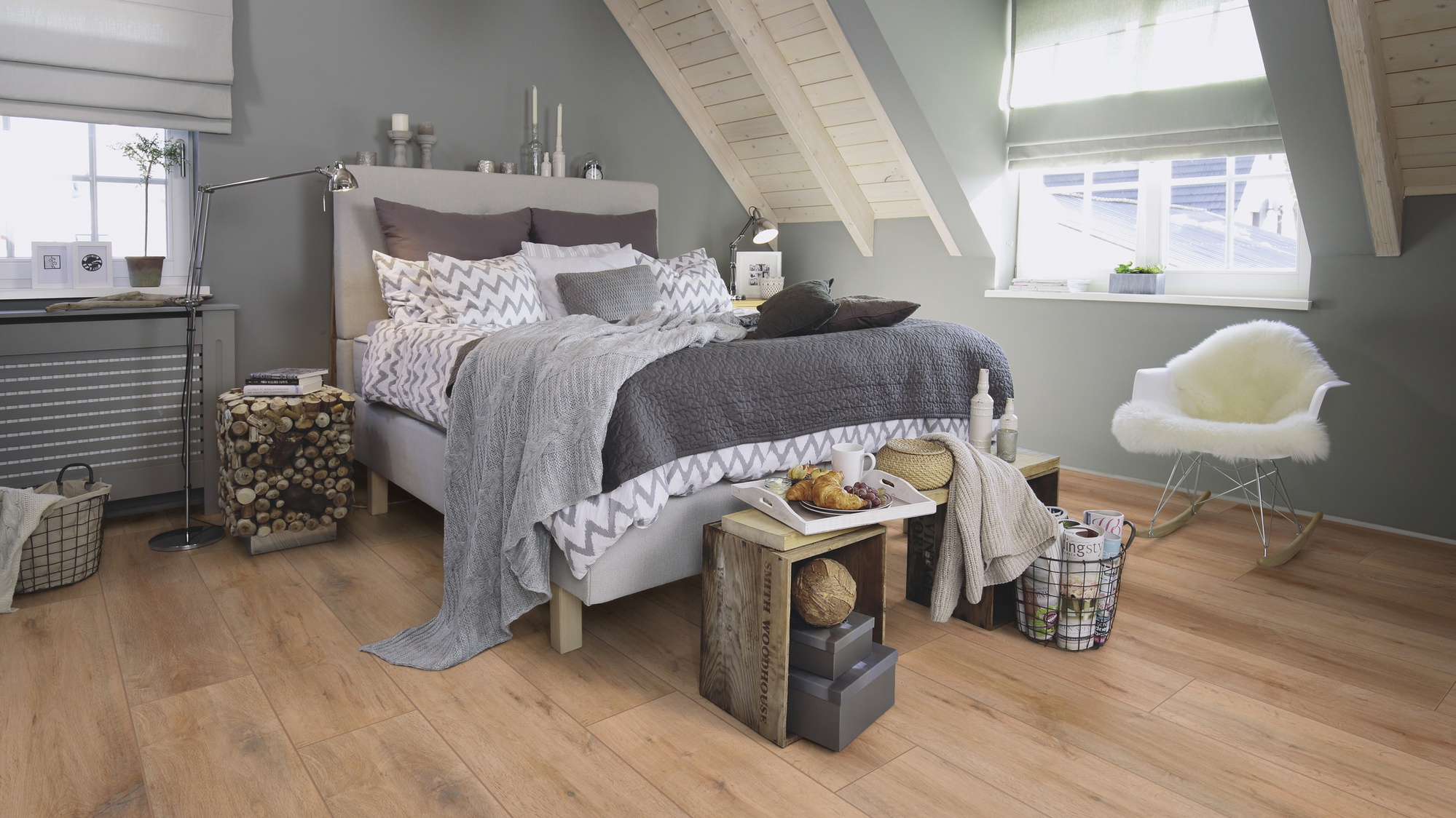 Milieubild Schlafzimmer im modernen Dachgeschoss - wineo PL314R