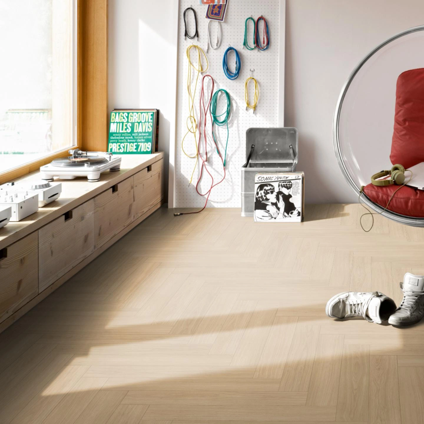 Milieubild Musikzimmer mit Plattenspieler - Parador HDF Klick-Designboden Modular ONE Fischgrät Eiche Artemis natur Milieubild Musikzimmer mit Plattenspieler - Parador 1748736