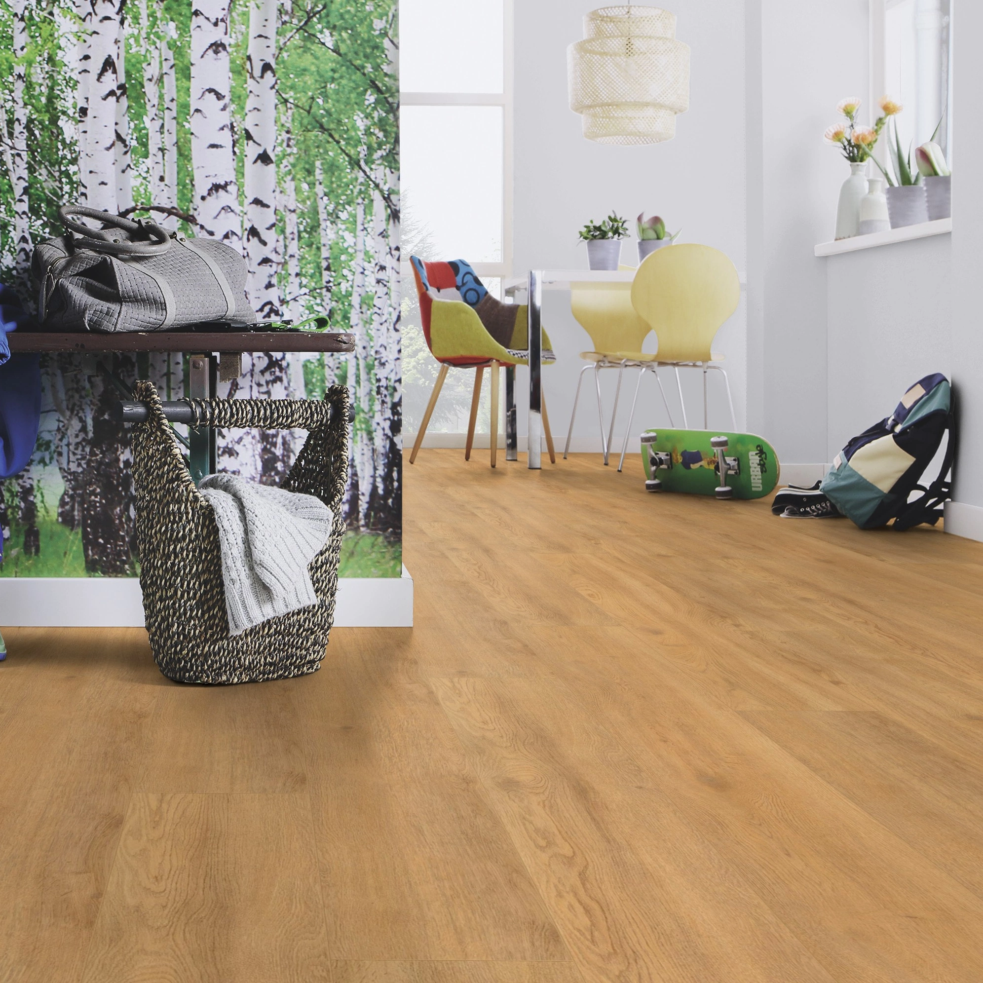 Milieubild Esszimmer mit Flur und Sitzbank - wineo HDF Klick-Bioboden PURLINE wineo 1200 wood XXL Let's go Max Milieubild Esszimmer mit Flur und Sitzbank - wineo MLP270R