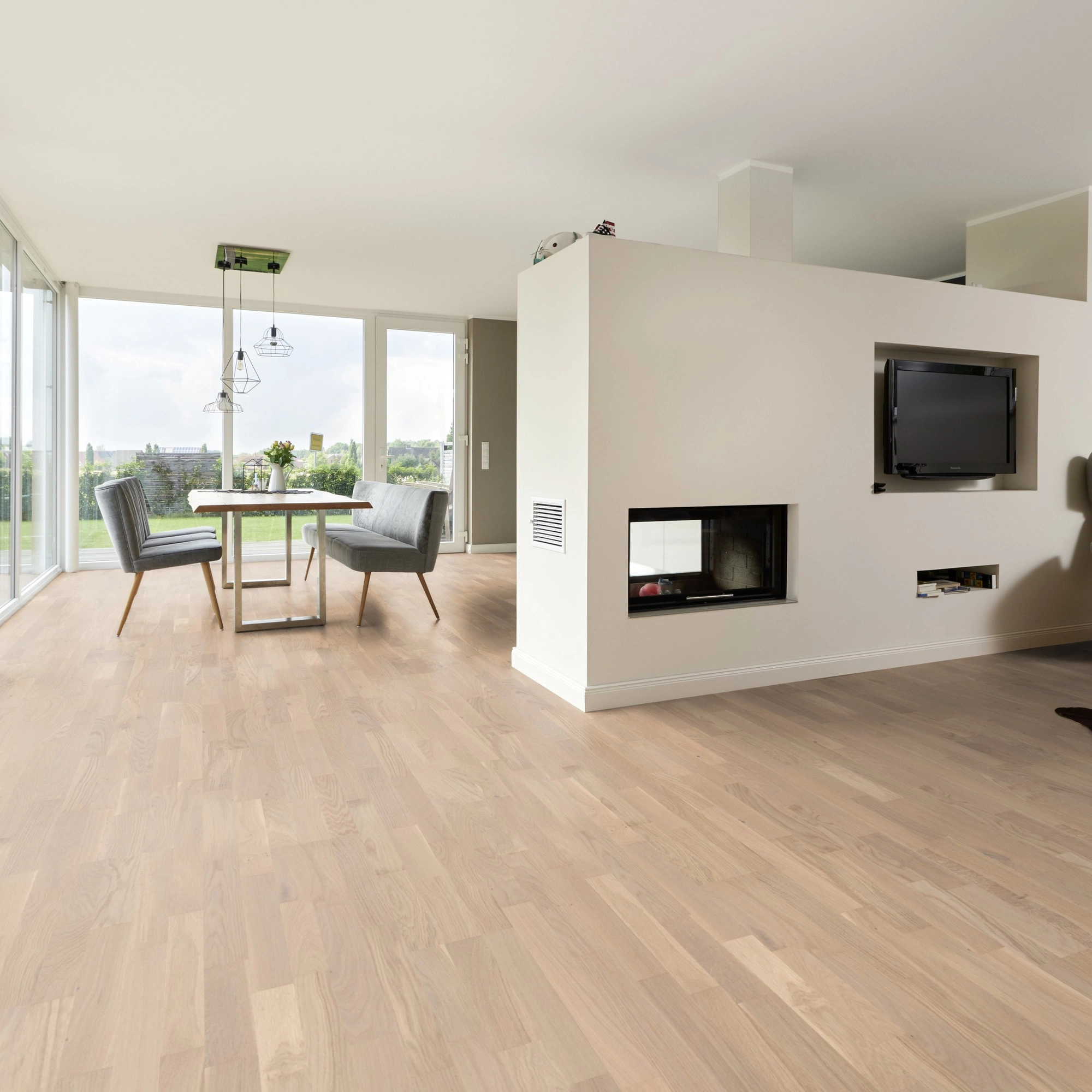Milieubild Wohnzimmer mit Essbereich und Kamin - ter Hürne Parkett Tailored Collection Eiche Prosecco Milieubild Wohnzimmer mit Essbereich und Kamin - ter Hürne 1101312511
