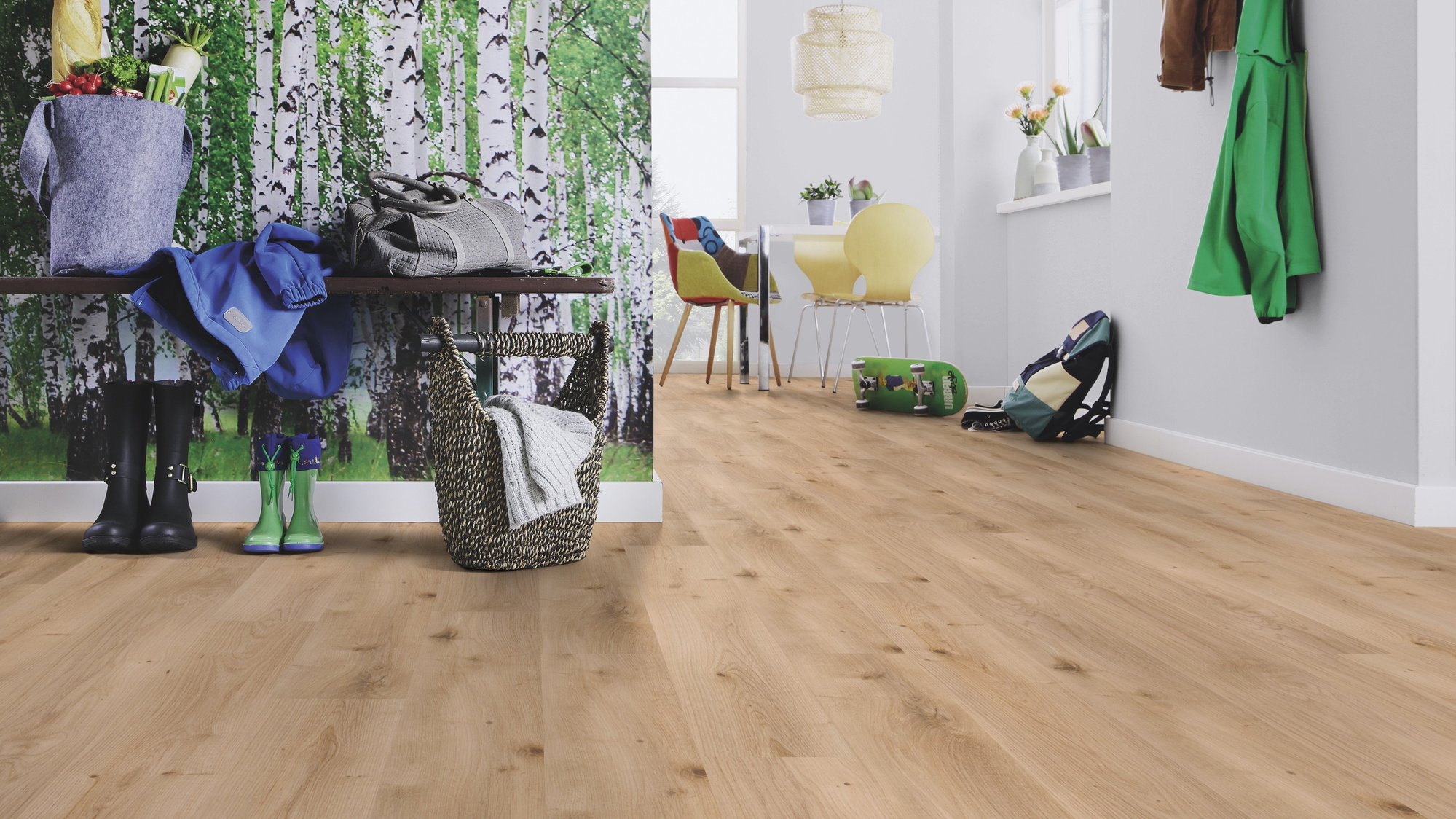 Milieubild Esszimmer mit Flur und Sitzbank - wineo Klebe-Bioboden PURLINE wineo 1000 wood L Intensive Oak Honey Milieubild Esszimmer mit Flur und Sitzbank - wineo PL299R