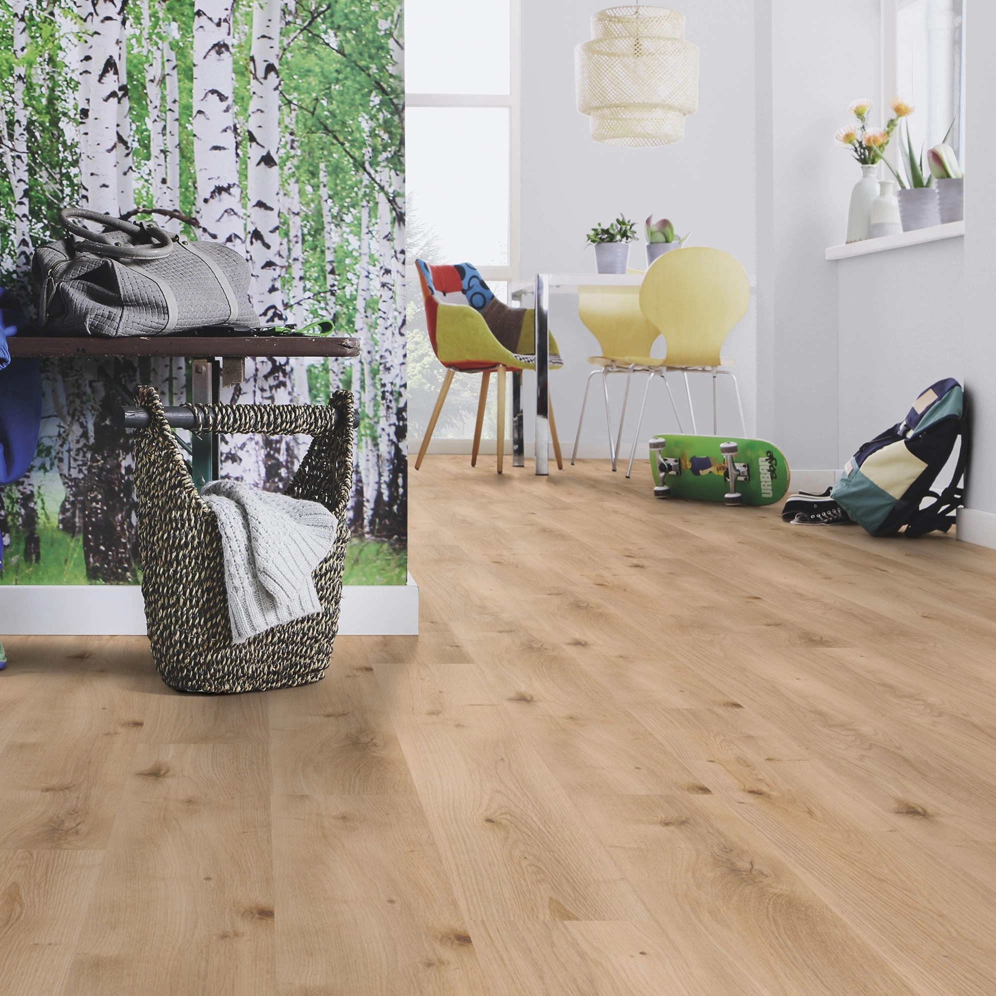 Milieubild Esszimmer mit Flur und Sitzbank - wineo Klebe-Bioboden PURLINE wineo 1000 wood L Intensive Oak Honey Milieubild Esszimmer mit Flur und Sitzbank - wineo PL299R