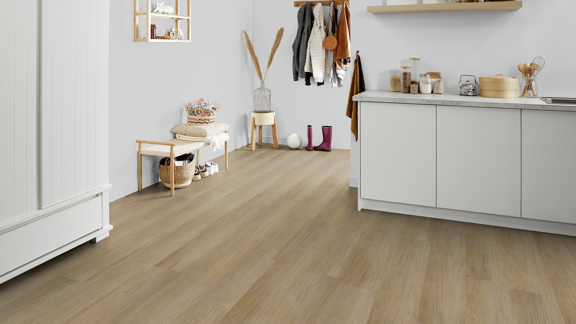 Milieubild Kompakte Küchenzeile im offenen Wohnbereich - Forbo Flooring Klebe-Vinyl Enduro Dryback Wood Golden Oak Milieubild Kompakte Küchenzeile im offenen Wohnbereich - Forbo Flooring 217622