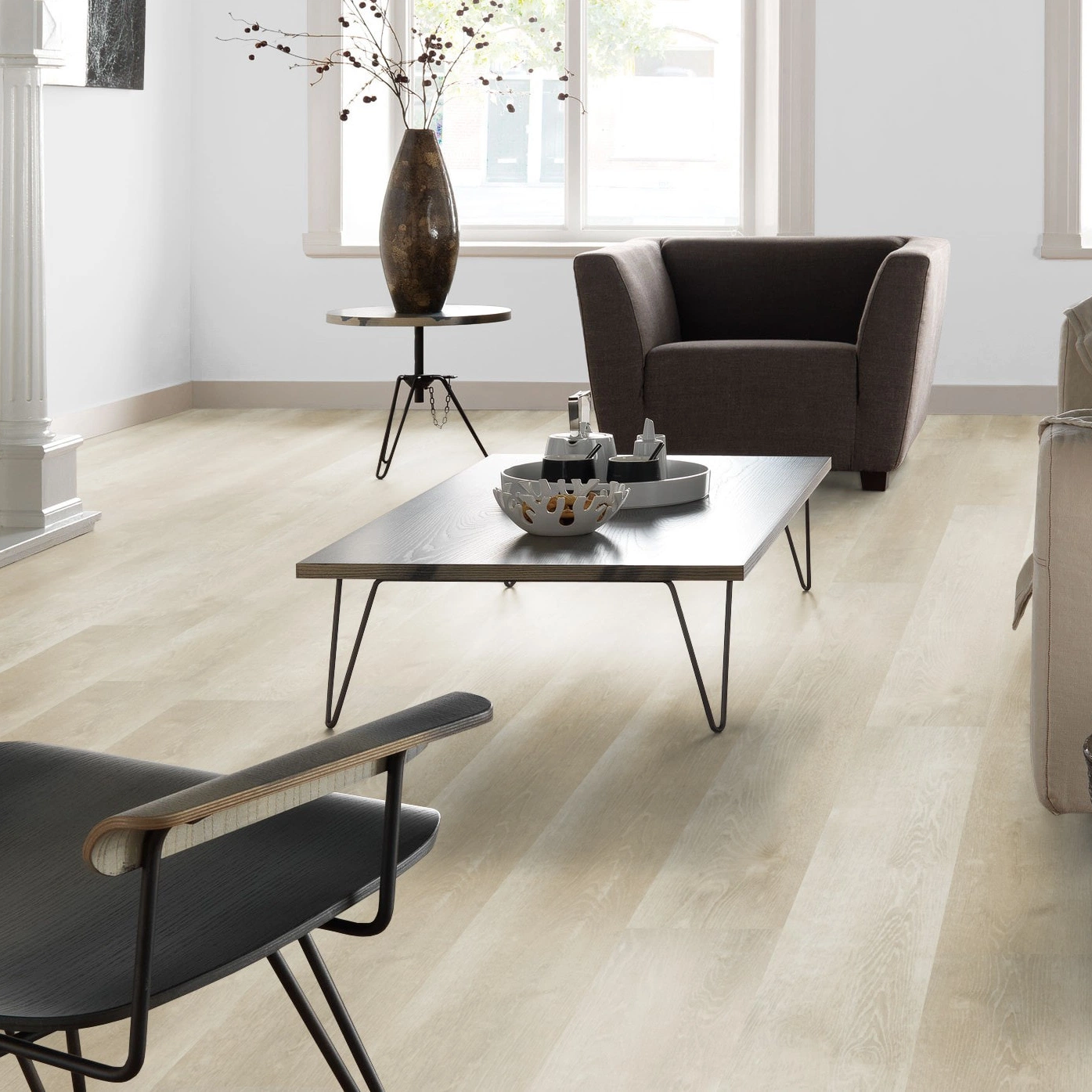 Milieubild Altbau-Wohnzimmer mit Kamin - Forbo Flooring Klebe-Vinyl Enduro Dryback Wood Natural White Oak Milieubild Altbau-Wohnzimmer mit Kamin - Forbo Flooring 217630