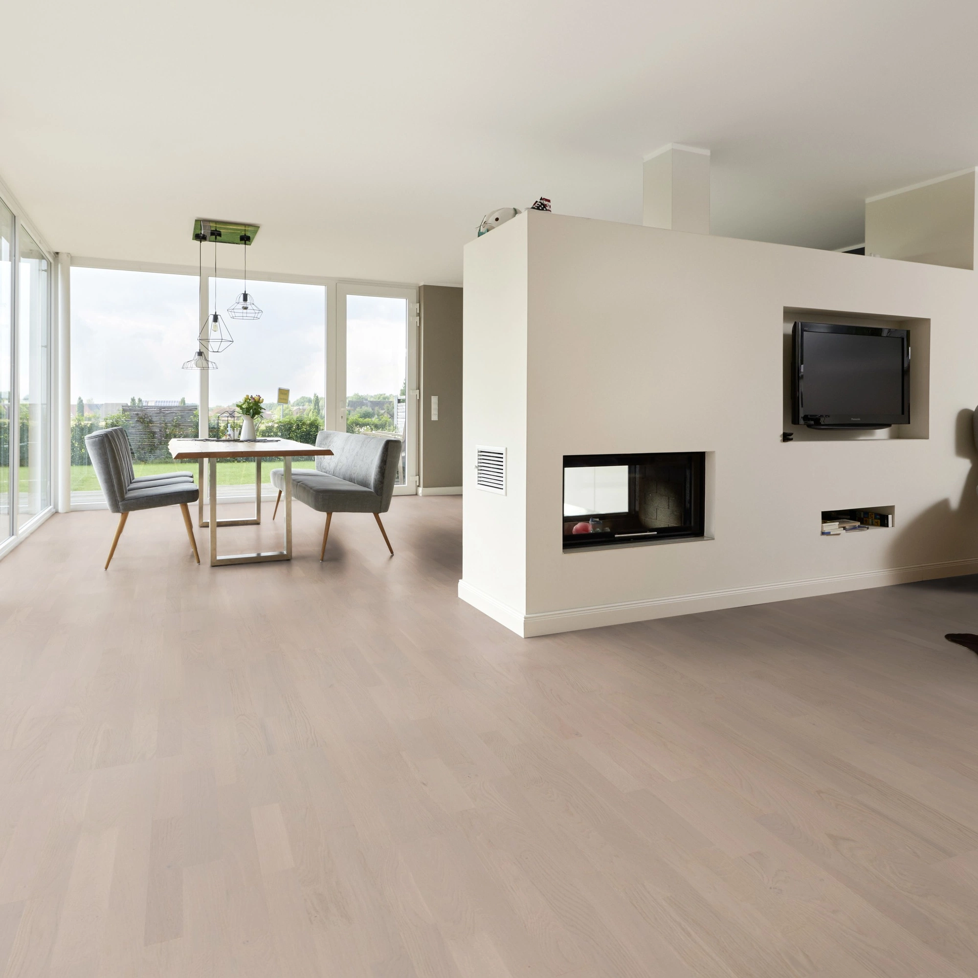 Milieubild Wohnzimmer mit Essbereich und Kamin - ter Hürne Parkett Tailored Collection Eiche Saar Milieubild Wohnzimmer mit Essbereich und Kamin - ter Hürne 1101312506