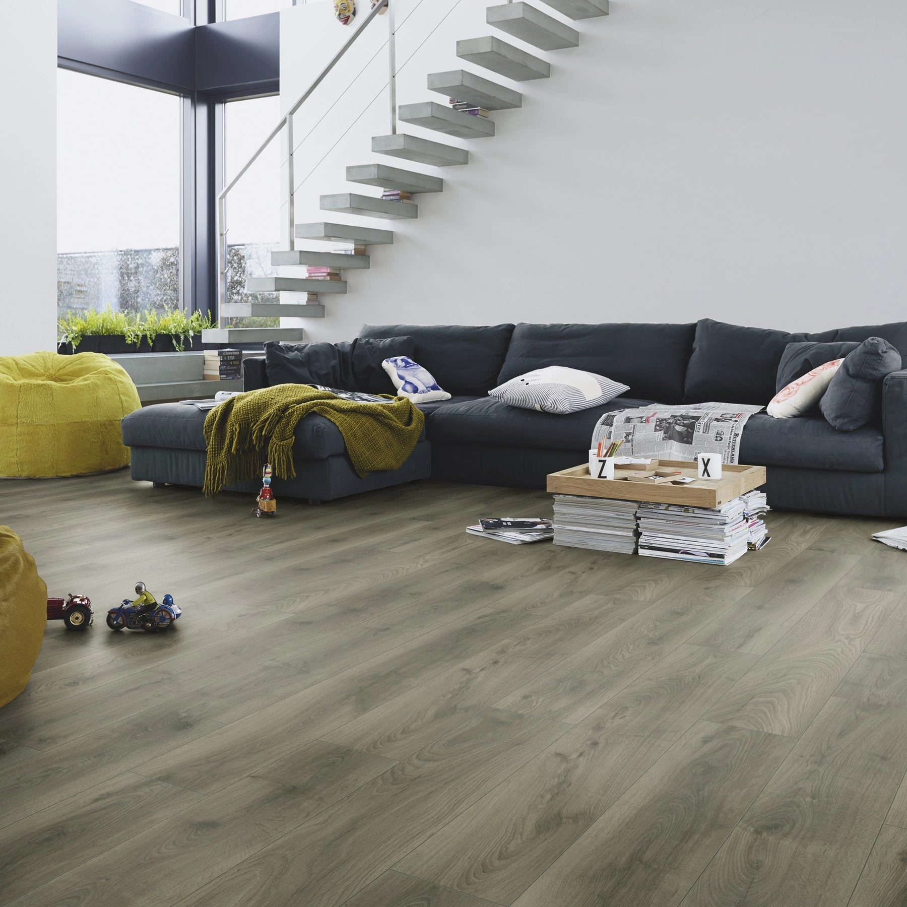 Milieubild Modernes Wohnzimmer mit Kamin - Meister Laminat LD 150 Eiche cremegrau Milieubild Modernes Wohnzimmer mit Kamin - Meister 600017-1288198-07005
