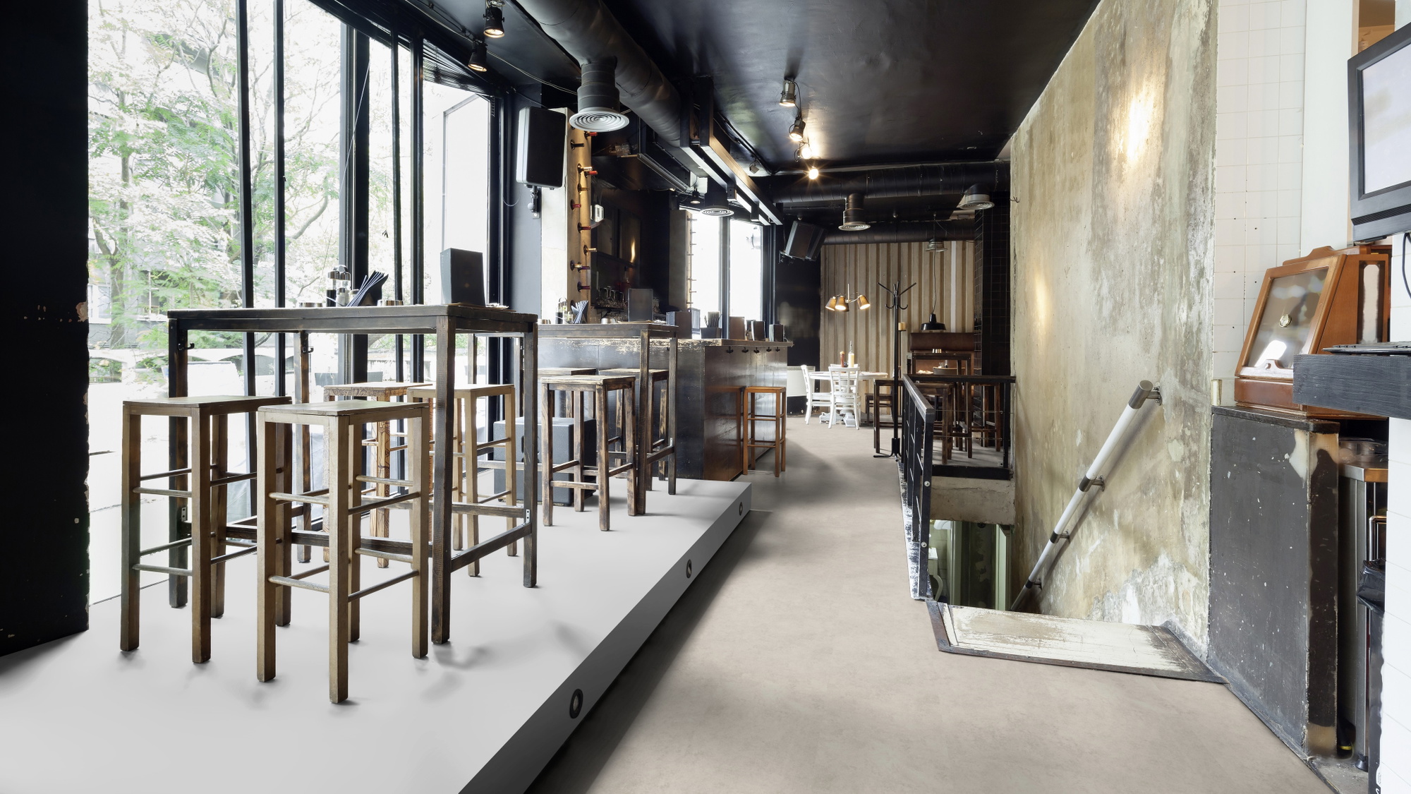 Milieubild Restaurant - Bar mit Tischen und Hockern - wineo PL116R