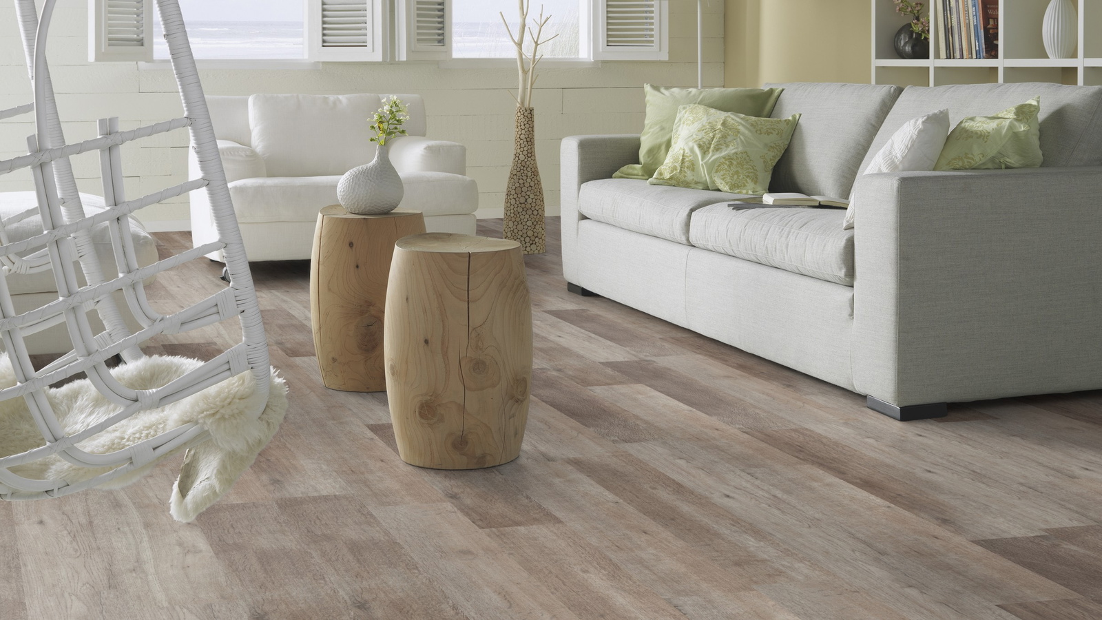 Milieubild Modernes, freundliches Wohnzimmer mit Sofa - Forbo Flooring 220168