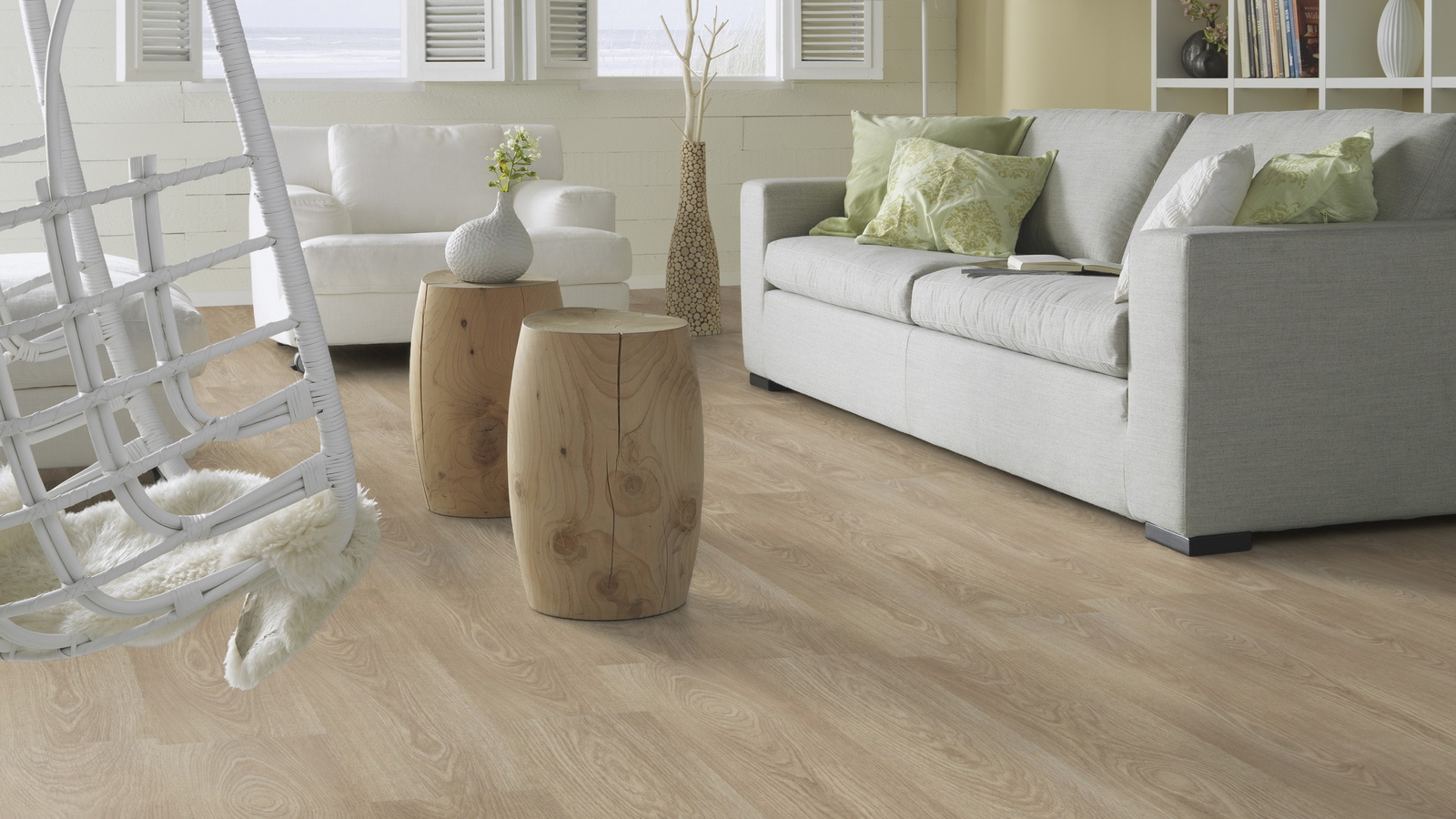 Milieubild Modernes, freundliches Wohnzimmer mit Sofa - Forbo Flooring 243620