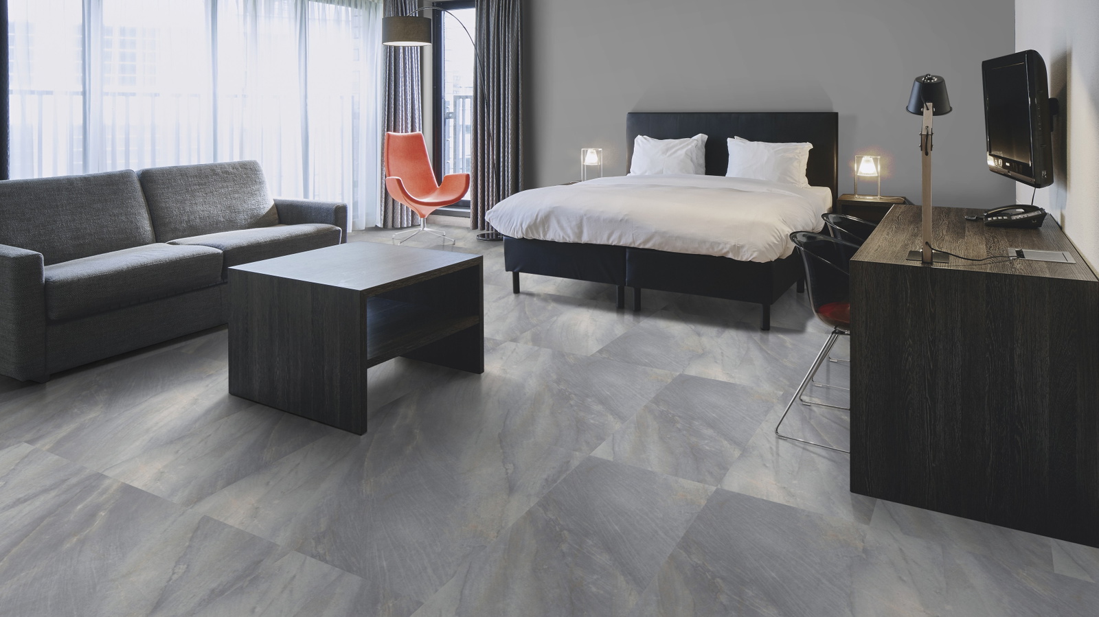 Milieubild Hotelzimmer mit Kingsize-Bett - Forbo Flooring 243668