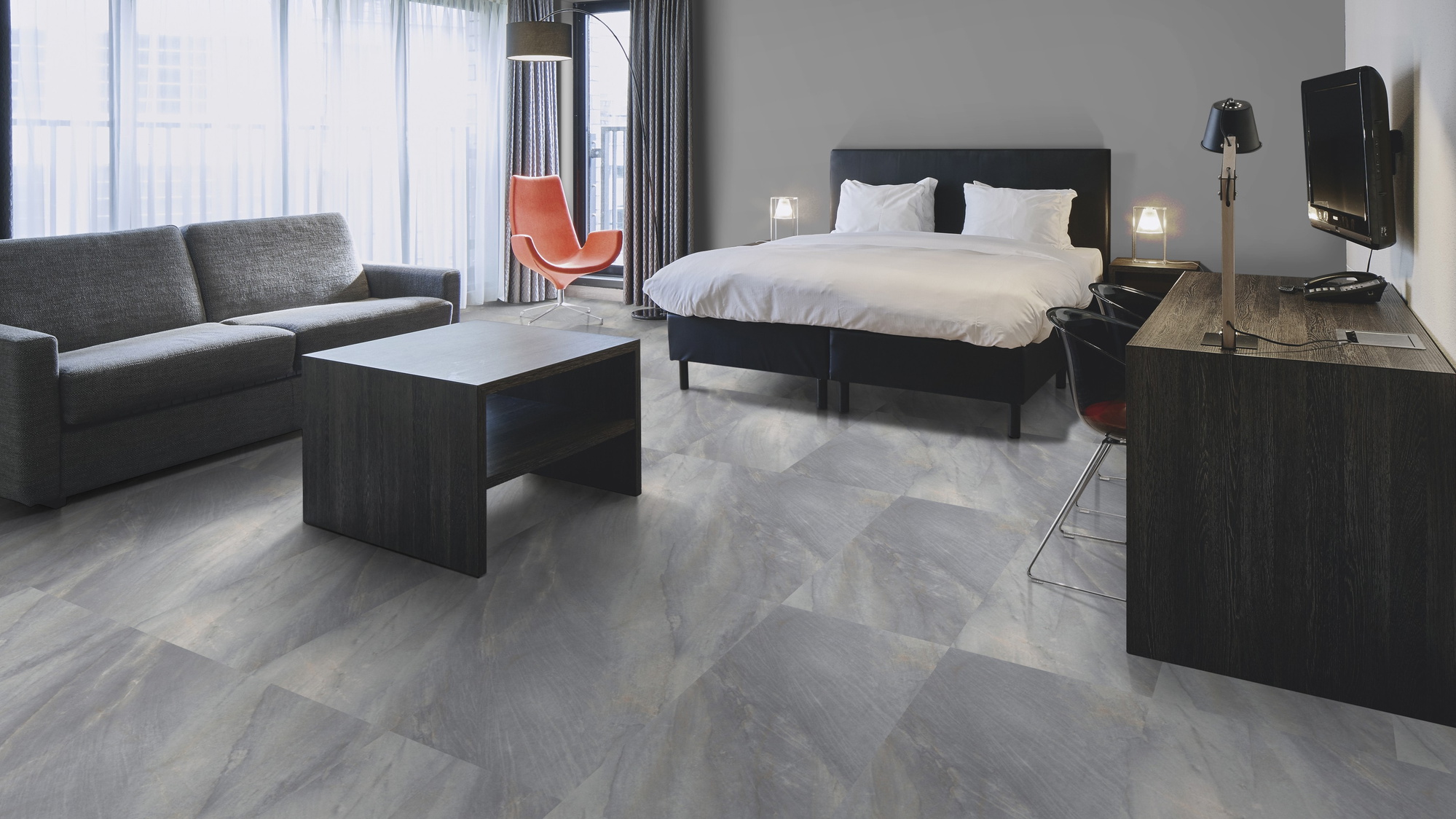 Milieubild Hotelzimmer mit Kingsize-Bett - Forbo Flooring 243668