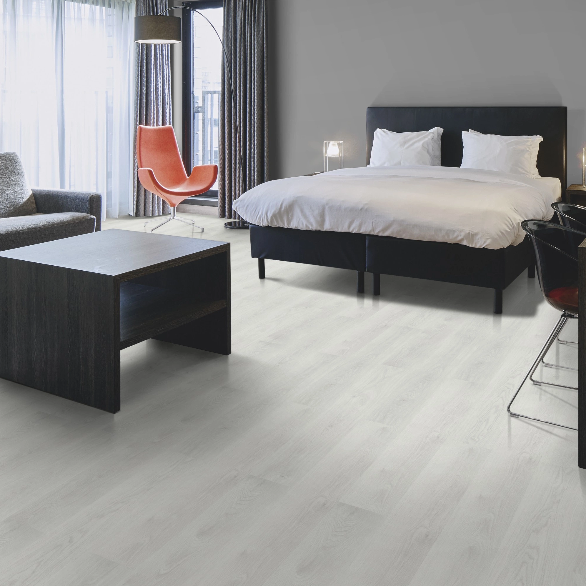 Milieubild Hotelzimmer mit Kingsize-Bett - Forbo Flooring Klebe-Vinyl Enduro Dryback Wood White Oak Milieubild Hotelzimmer mit Kingsize-Bett - Forbo Flooring 217621