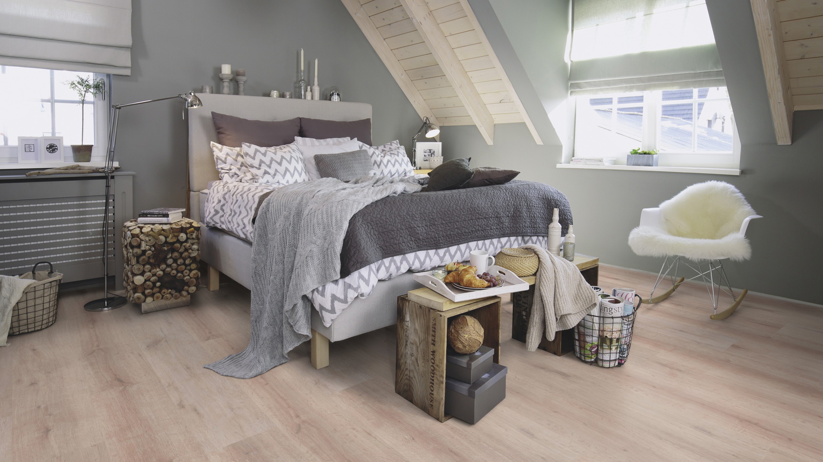 Milieubild Schlafzimmer im modernen Dachgeschoss - wineo PLC313R