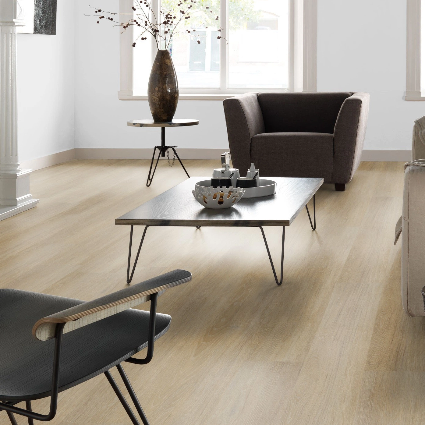 Milieubild Altbau-Wohnzimmer mit Kamin - Forbo Flooring Klebe-Vinyl Enduro Dryback Wood Golden Oak Milieubild Altbau-Wohnzimmer mit Kamin - Forbo Flooring 217622
