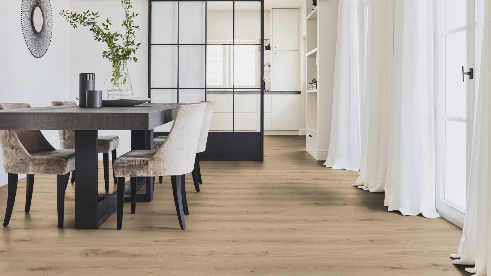 Milieubild Modernes Esszimmer mit Glas-Schiebetür - Tarkett 260032004