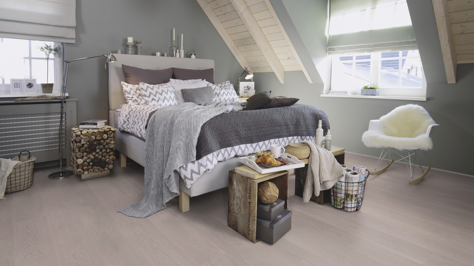 Milieubild Schlafzimmer im modernen Dachgeschoss - wineo PLC302R