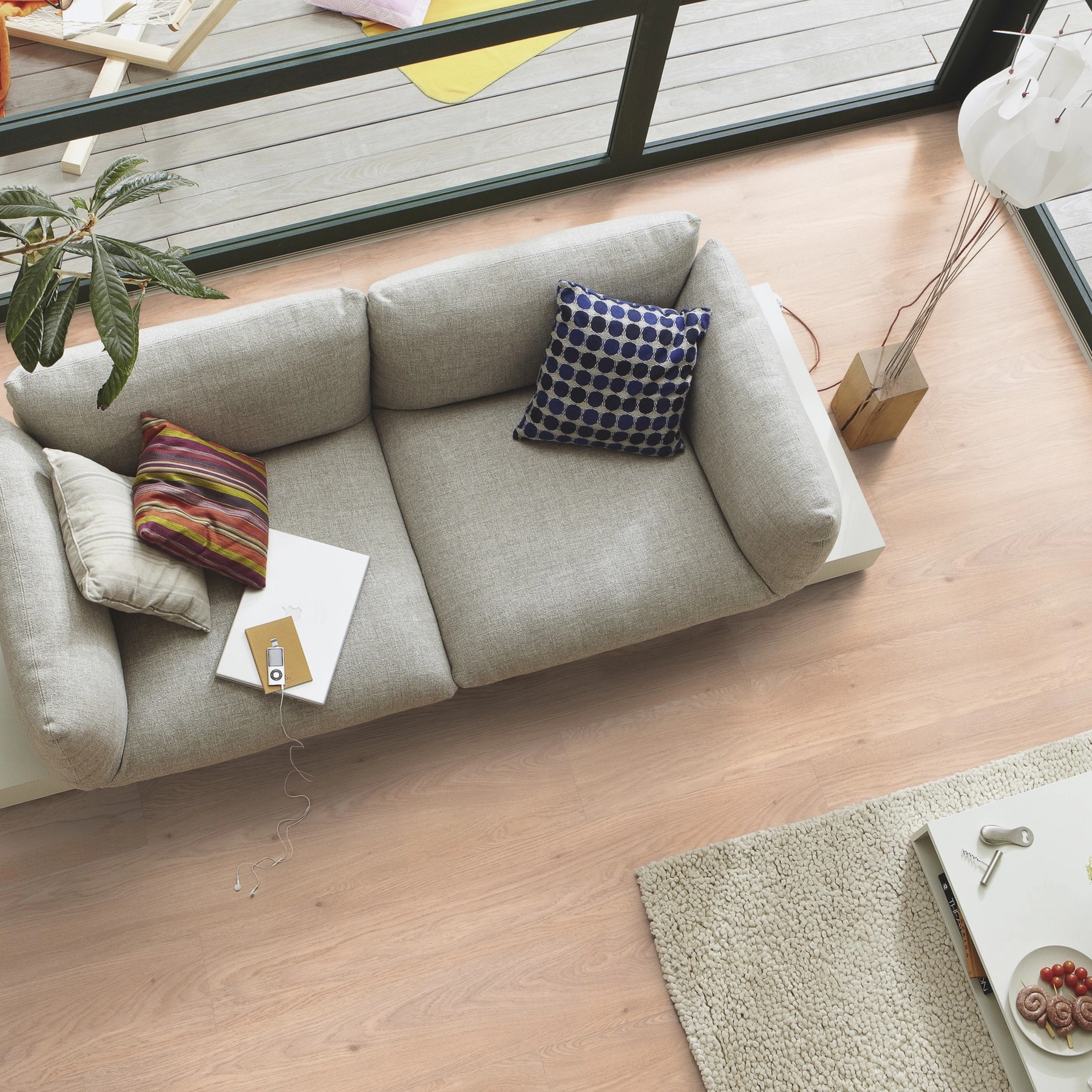 Milieubild Wohnzimmer im Wintergarten - Blick von oben - MEISTER Laminat LD 55 Fairview Oak Milieubild Wohnzimmer im Wintergarten - Blick von oben - MEISTER 600015-1288198-07015