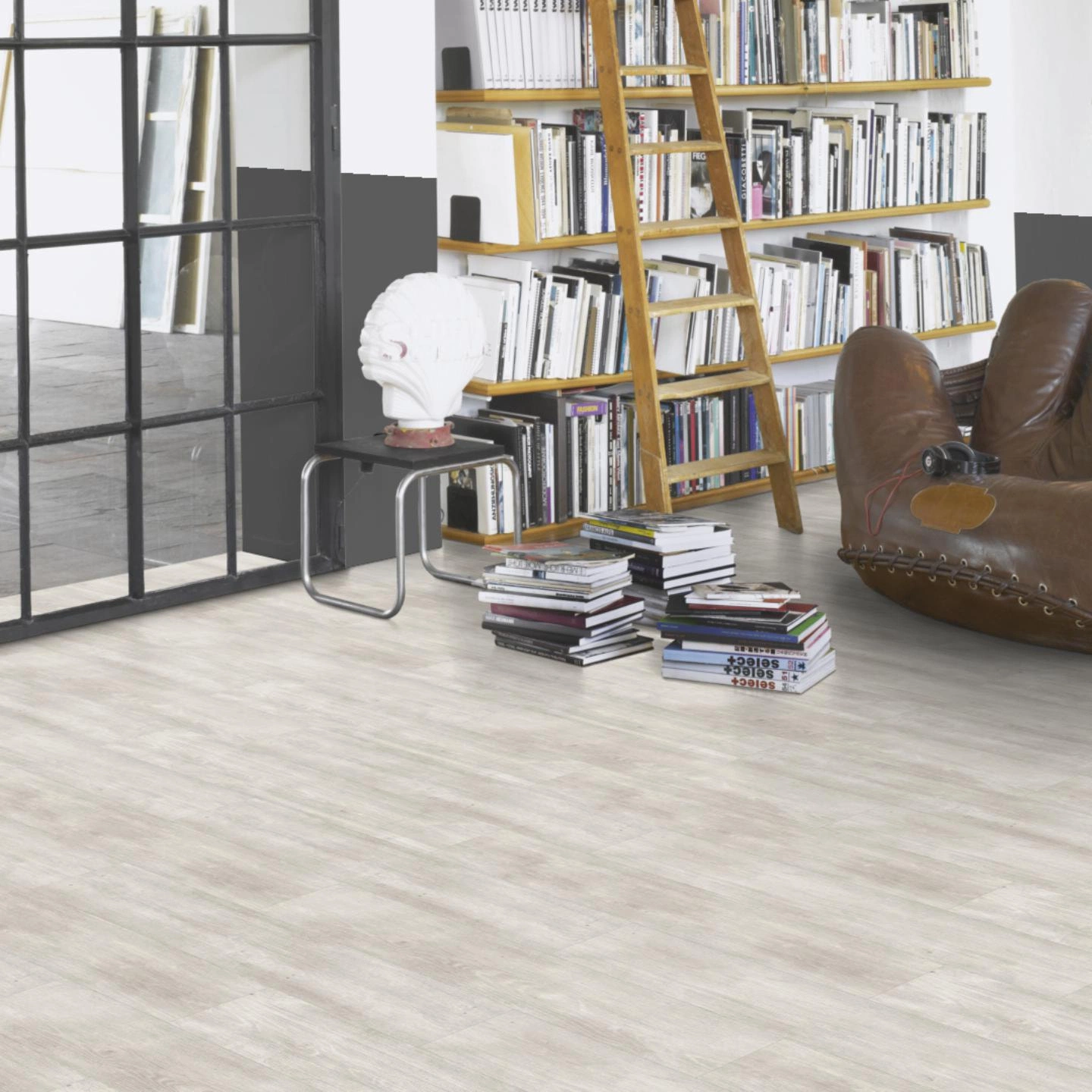 Milieubild Modernes Wohnzimmer mit Atelier - Parador HDF Klick-Designboden Modular ONE Eiche Nordic grau Milieubild Modernes Wohnzimmer mit Atelier - Parador 1744548